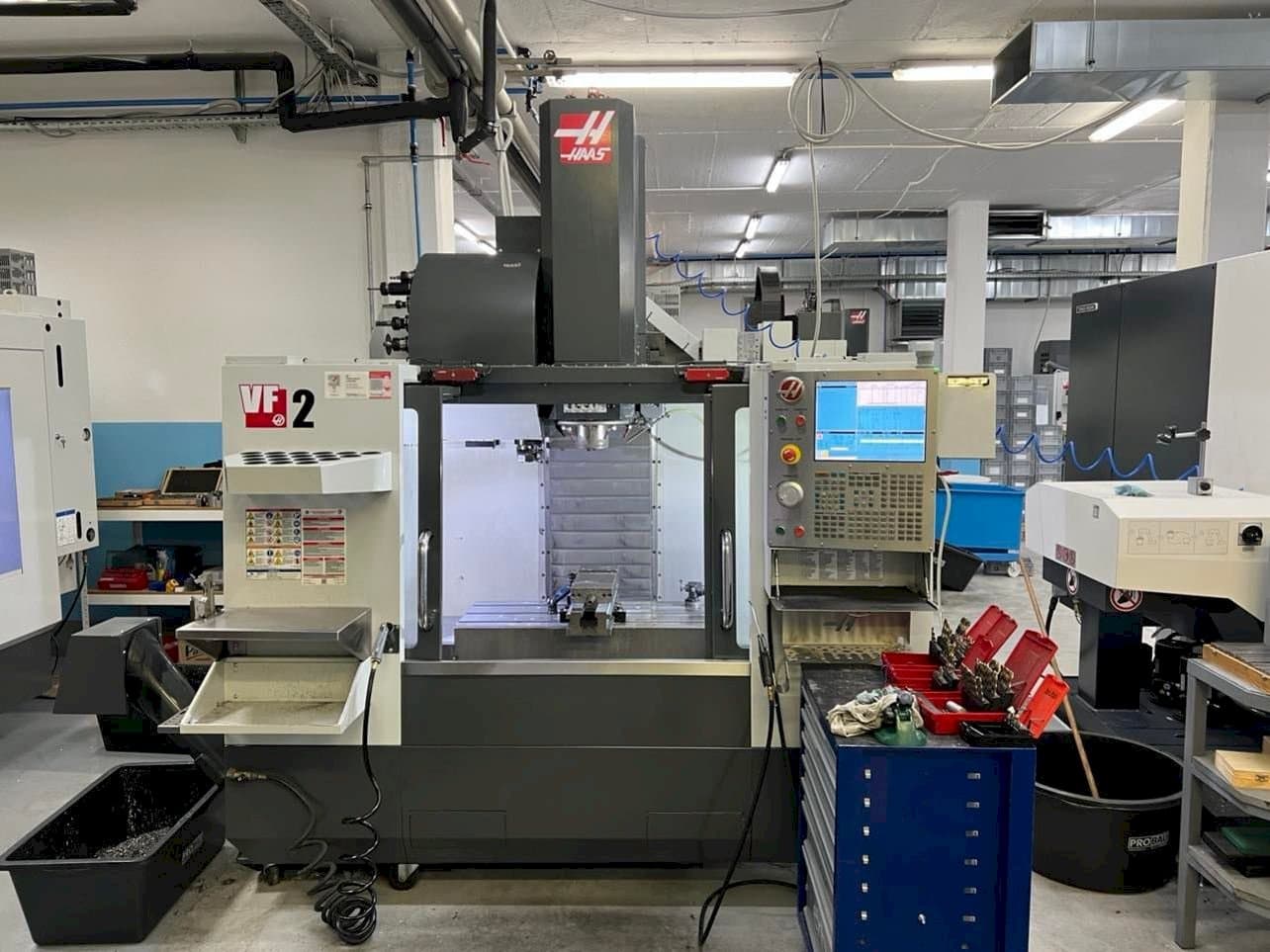 Vista frontale della macchina HAAS VF-2
