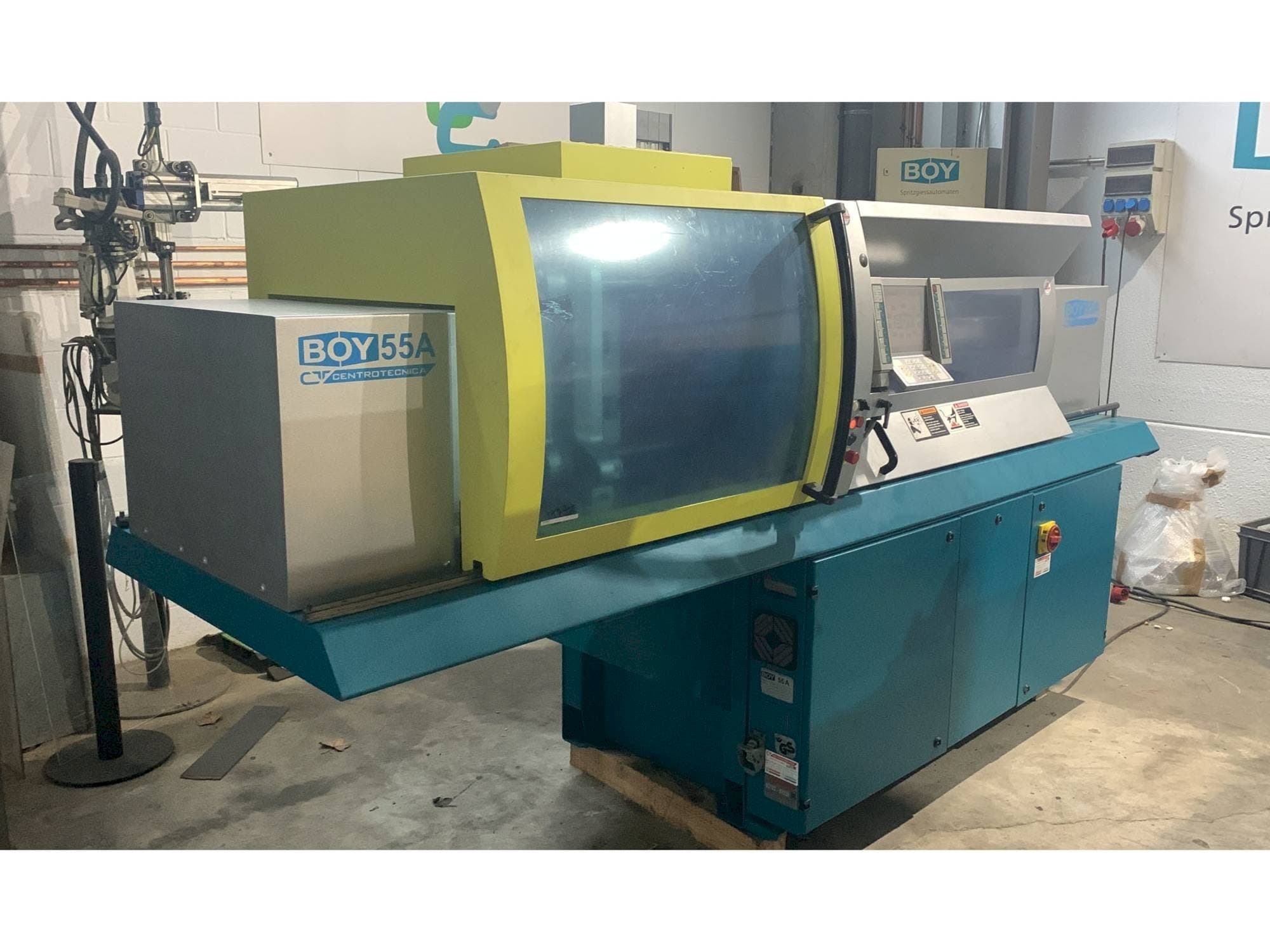 Vista frontale della macchina BOY 55A