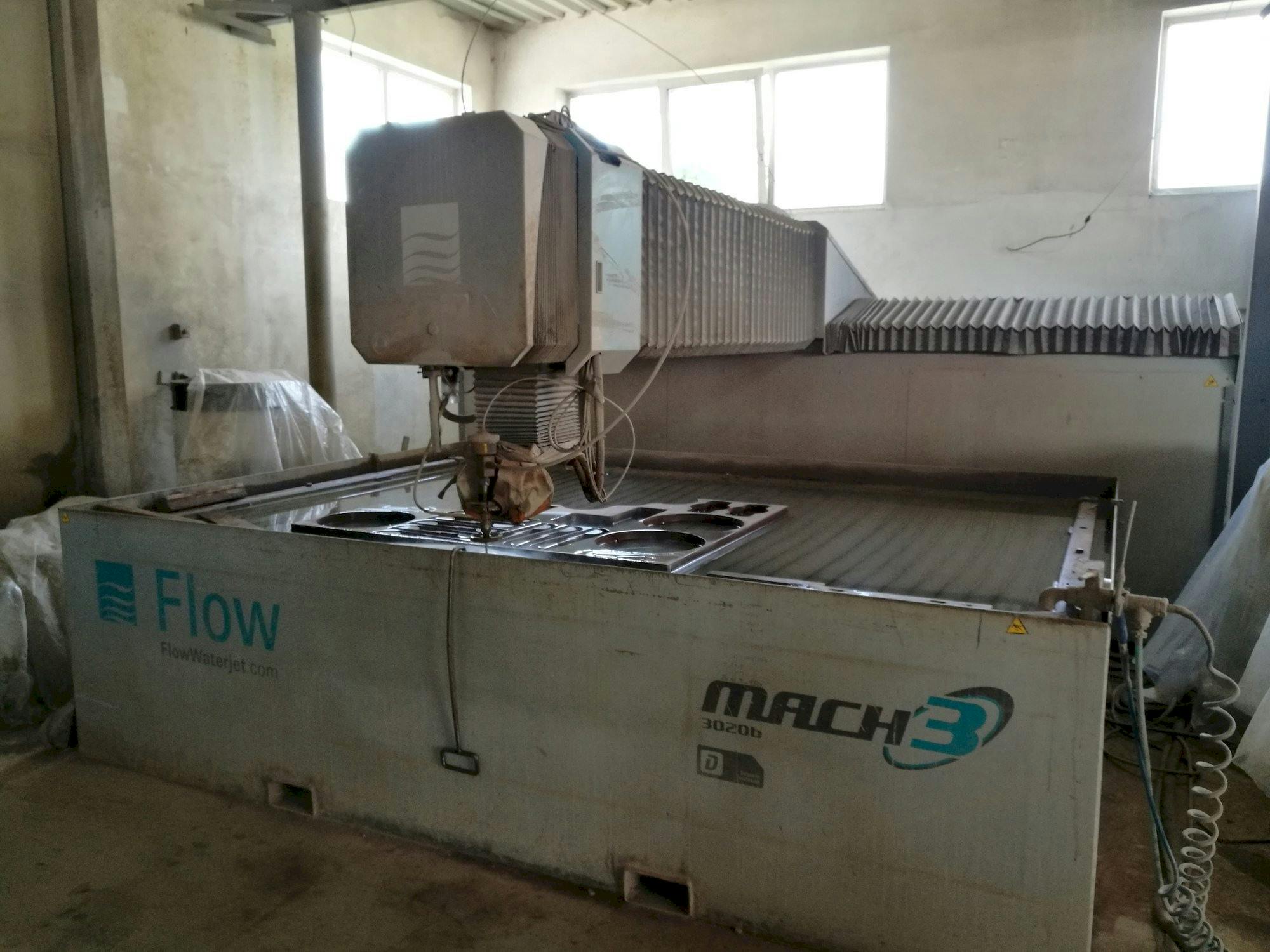 Vista frontale della macchina Flow Mach3-3020b