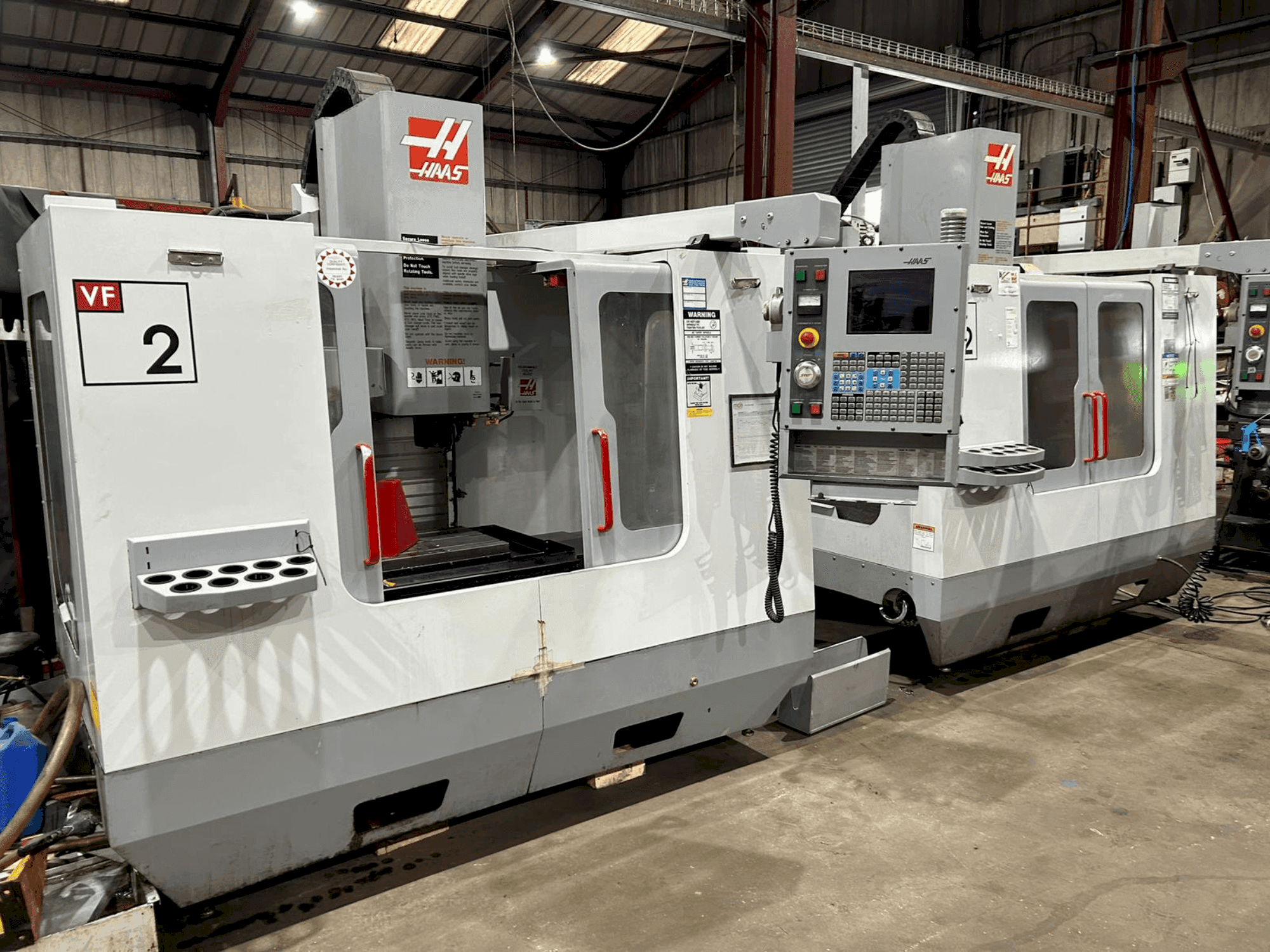 Vista frontale della macchina HAAS VF2