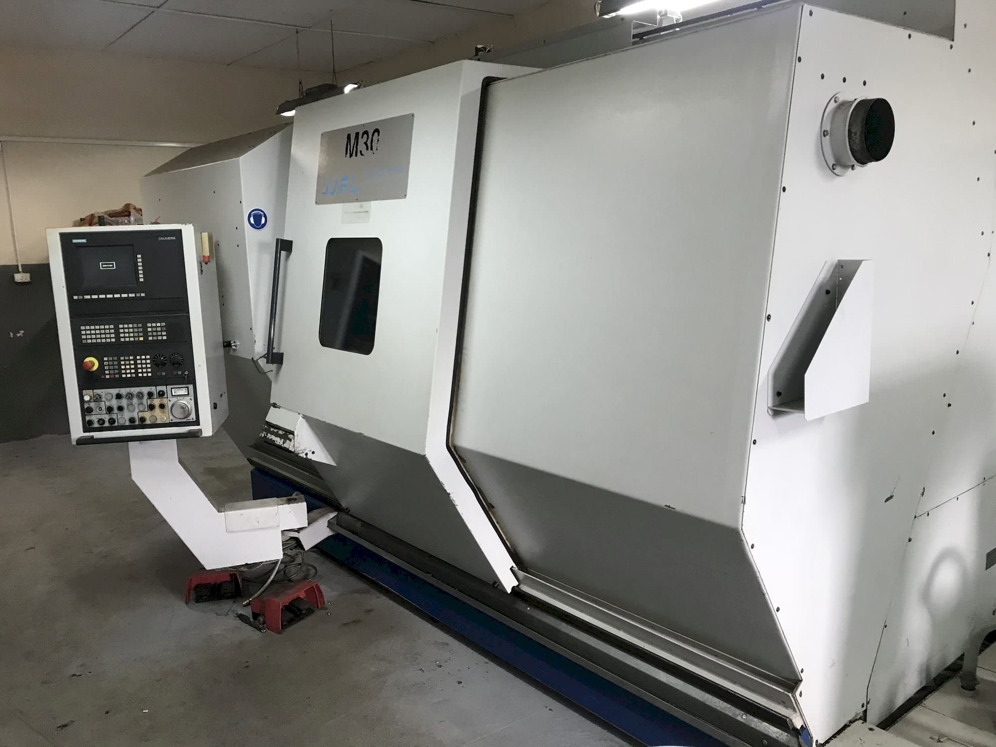 Vista frontale della macchina WFL  M30