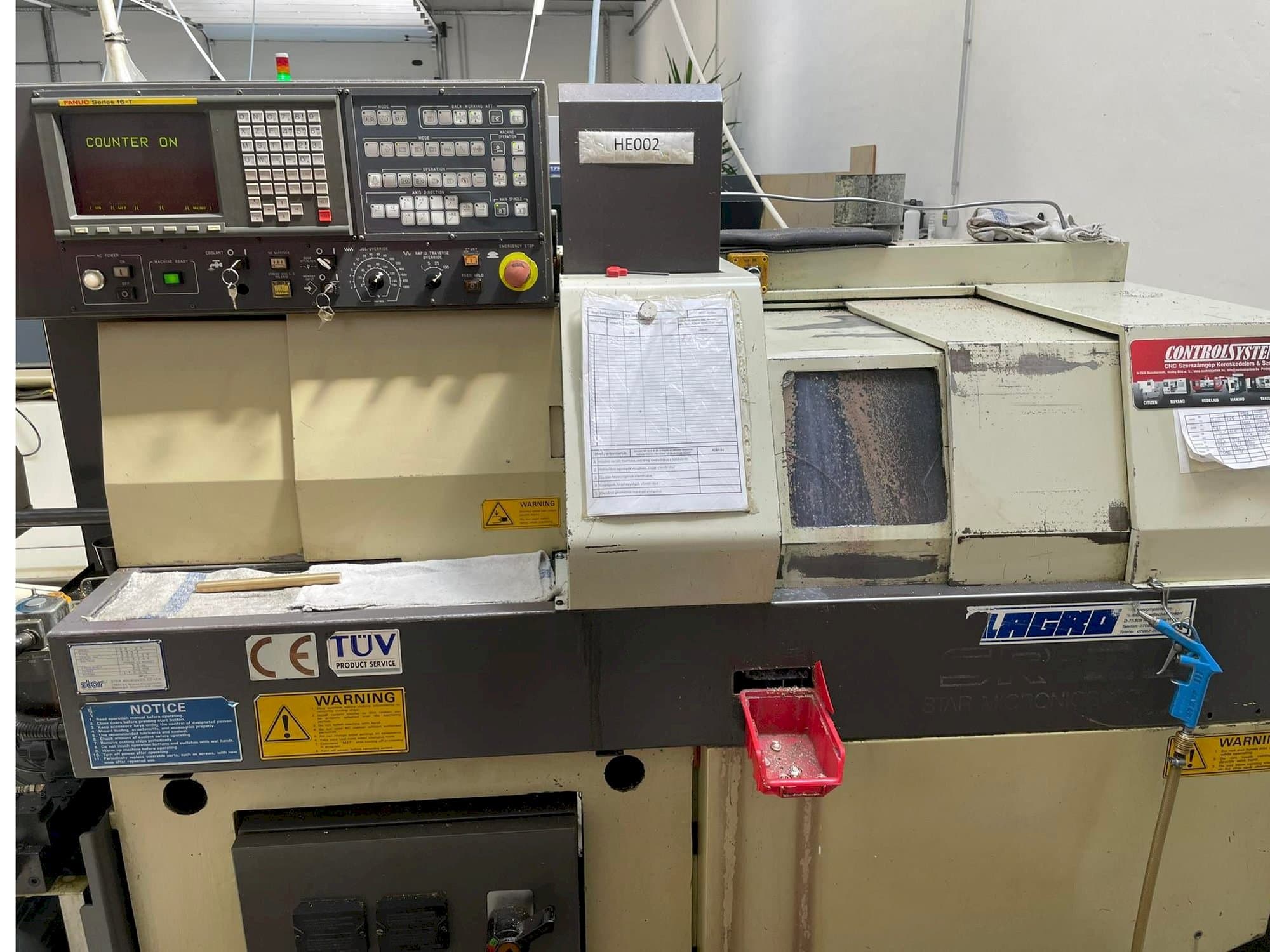Vista frontale della macchina Star SR20