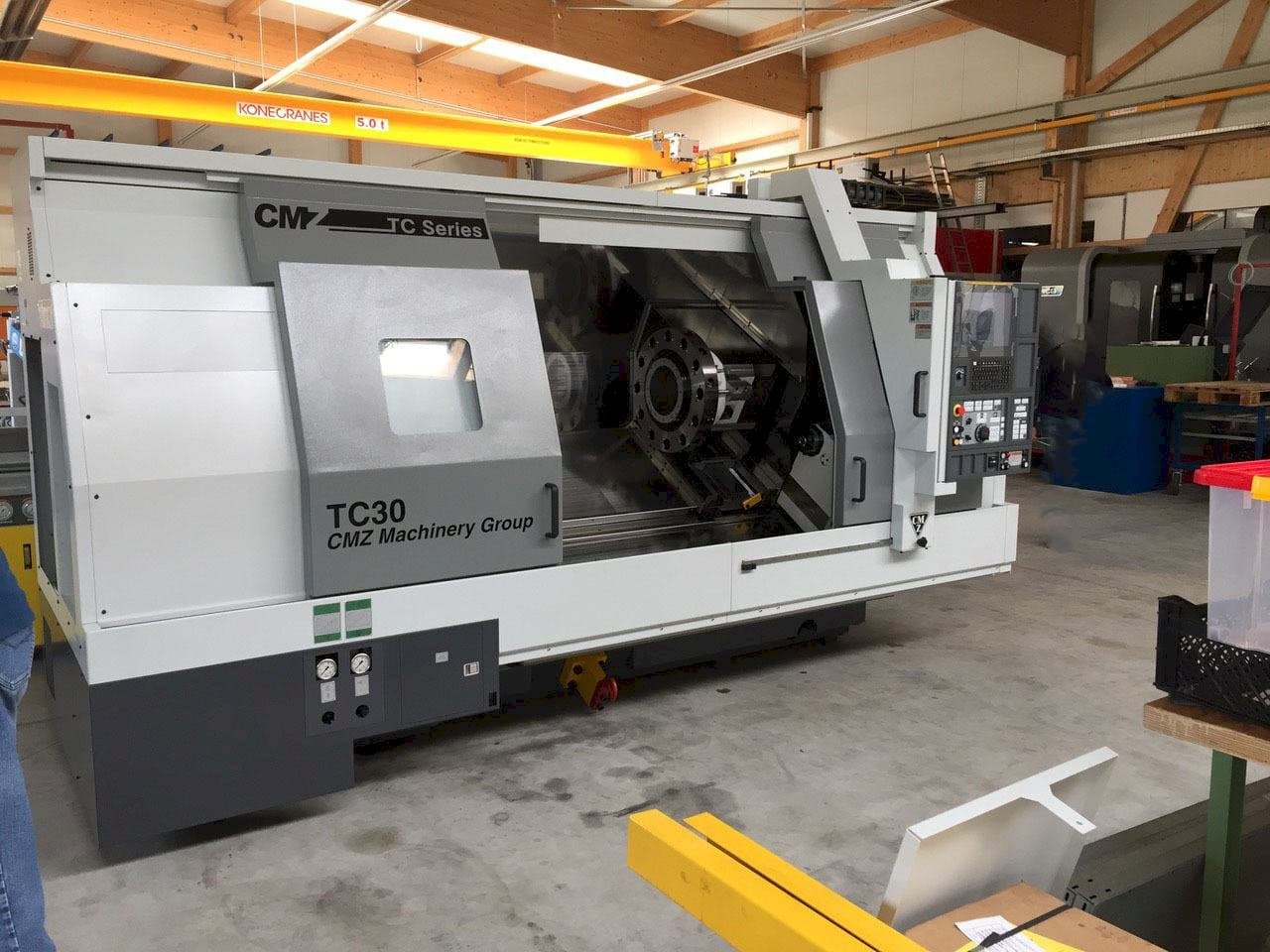 Vista frontale della macchina CMZ TC30