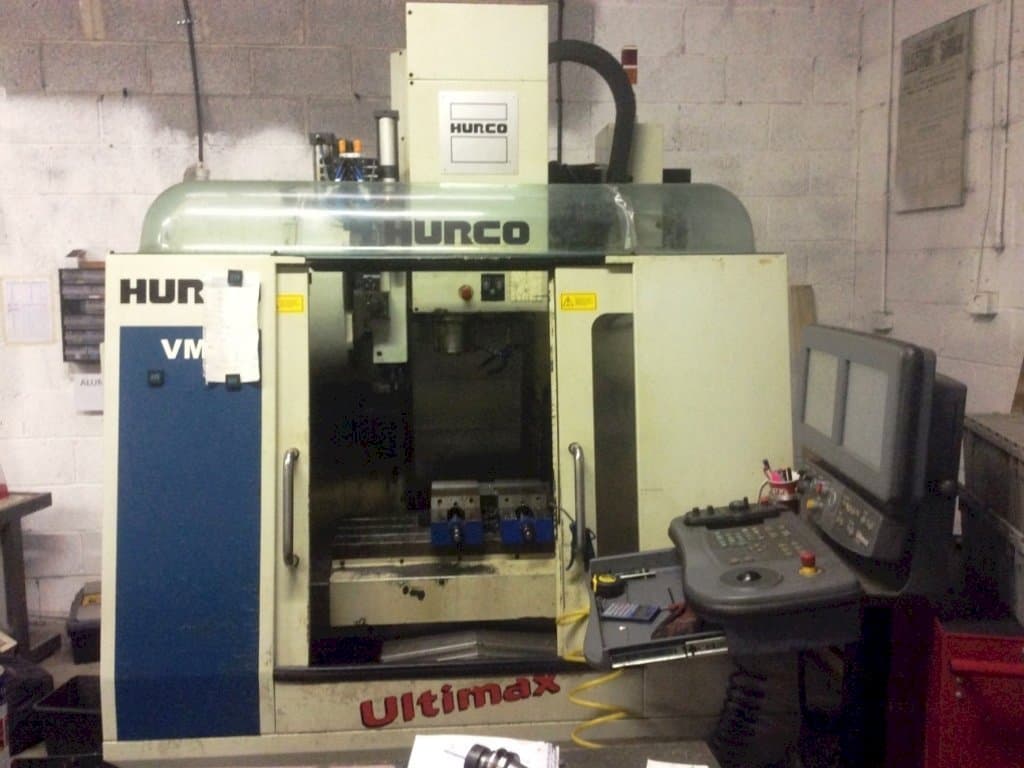 Vista frontale della macchina Hurco VM1
