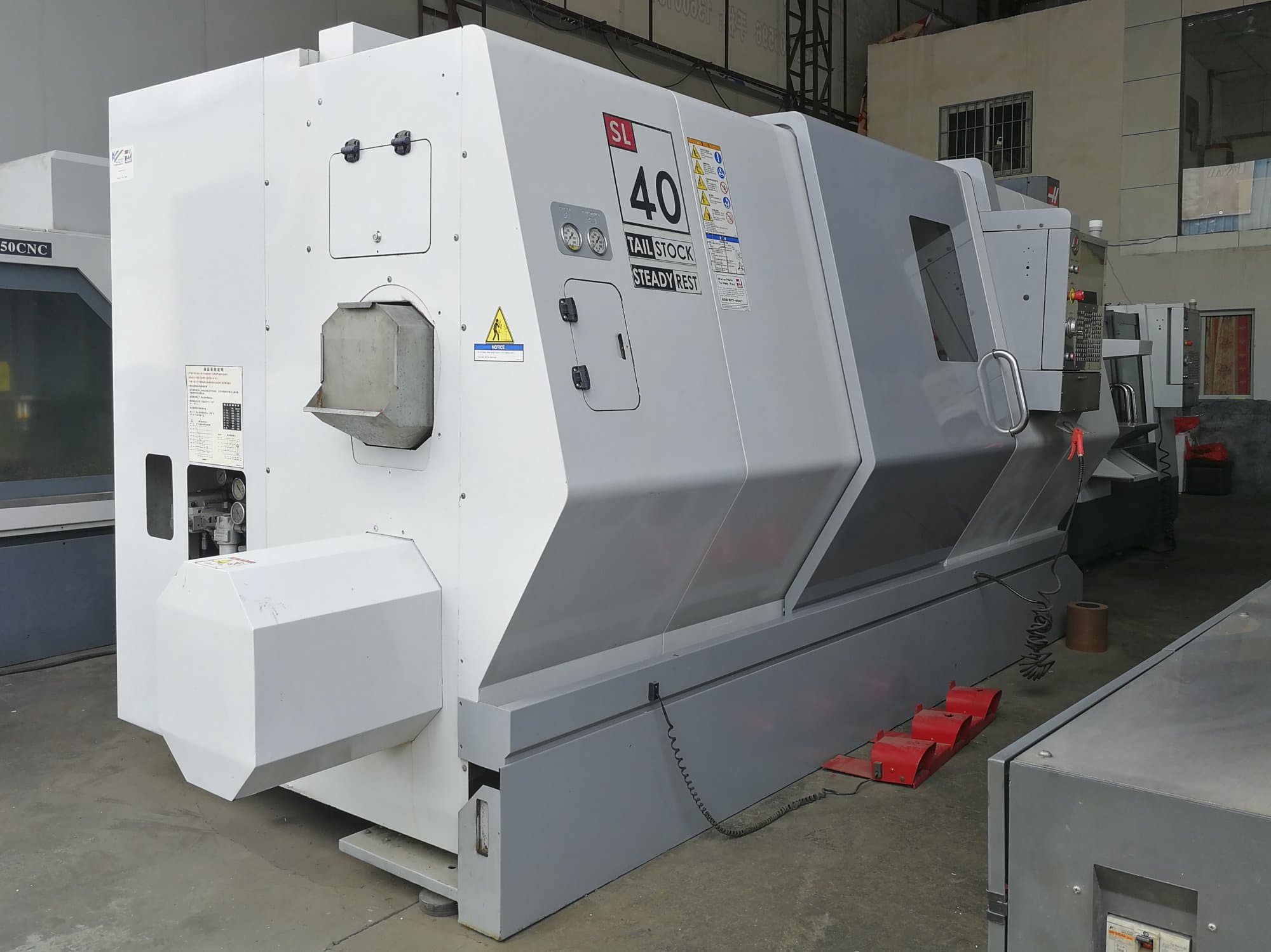 Vista lato sinistro della macchina HAAS SL-40