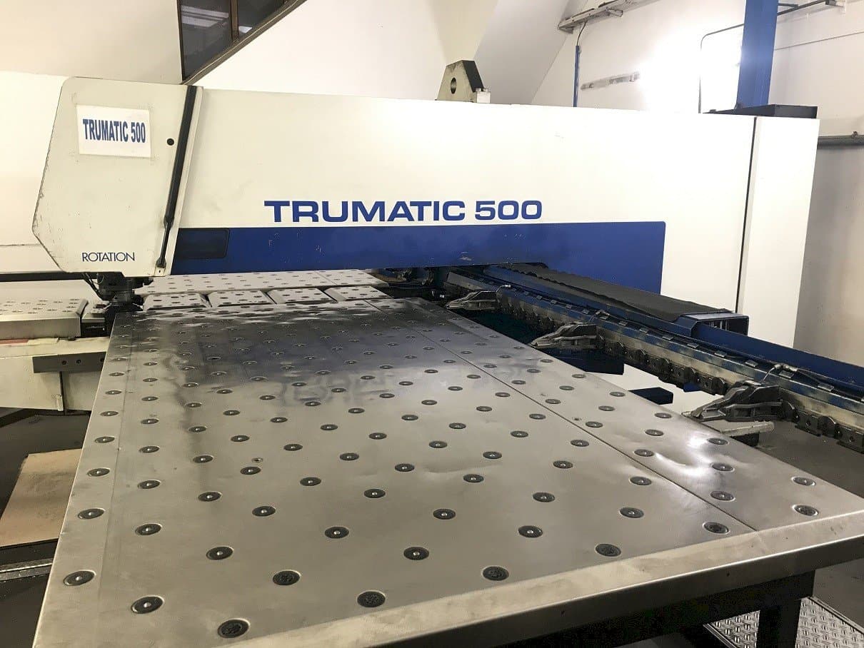 Vista frontale della macchina Trumpf Trumatic 500R