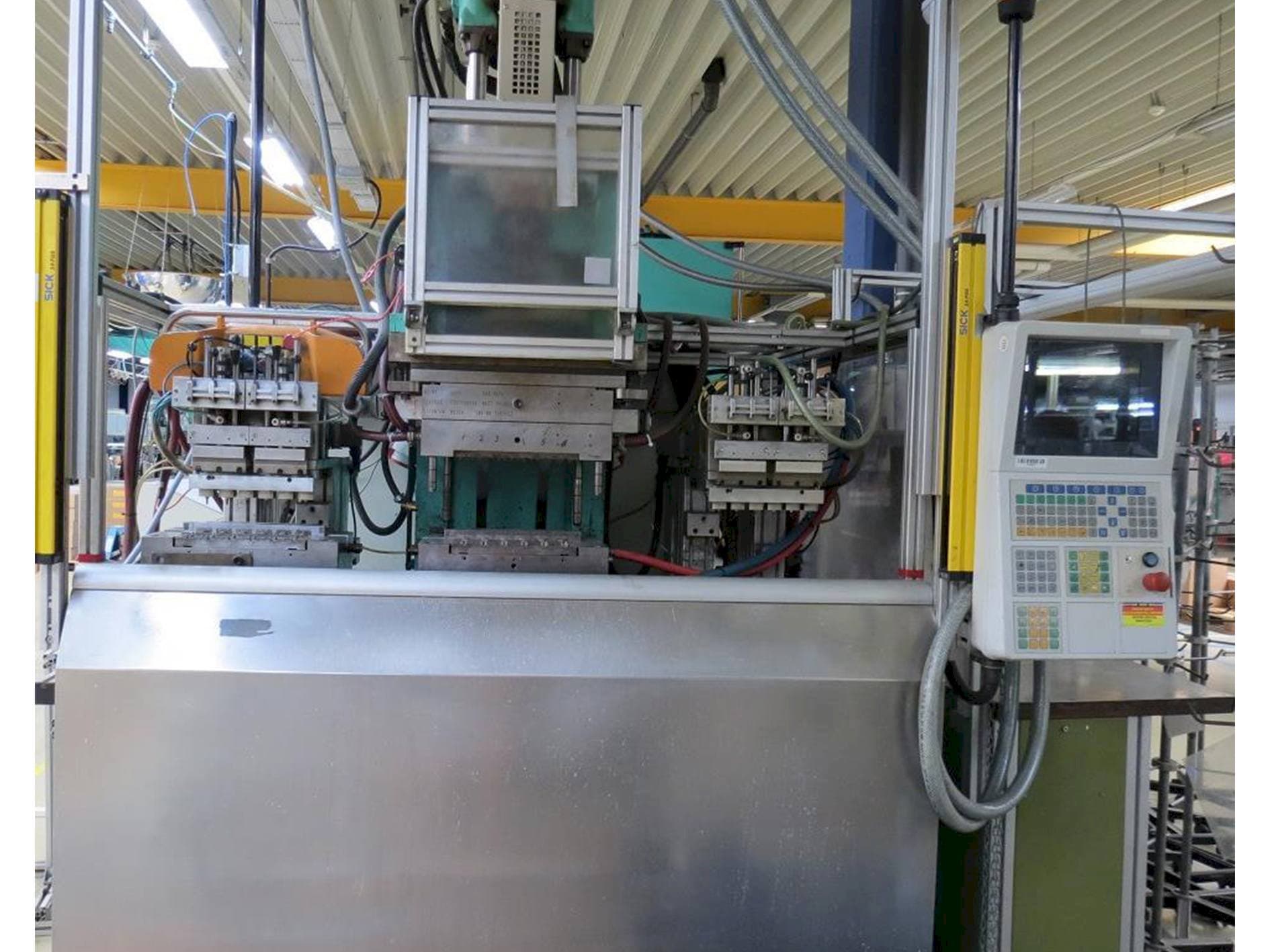 Vista frontale della macchina Arburg Allrounder CENTEX 270 C 400-100