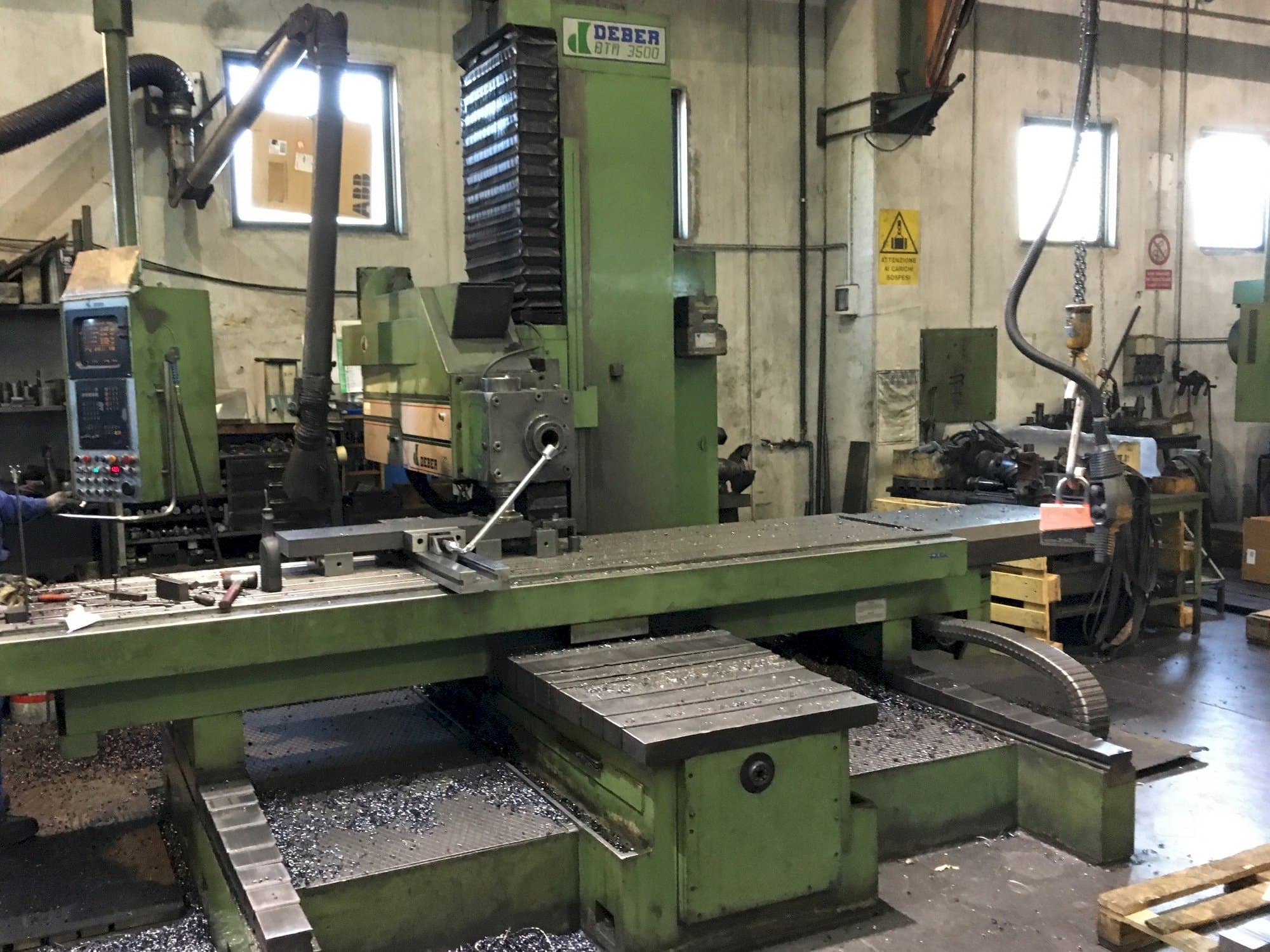Vista frontale della macchina DEBER BMT 3500