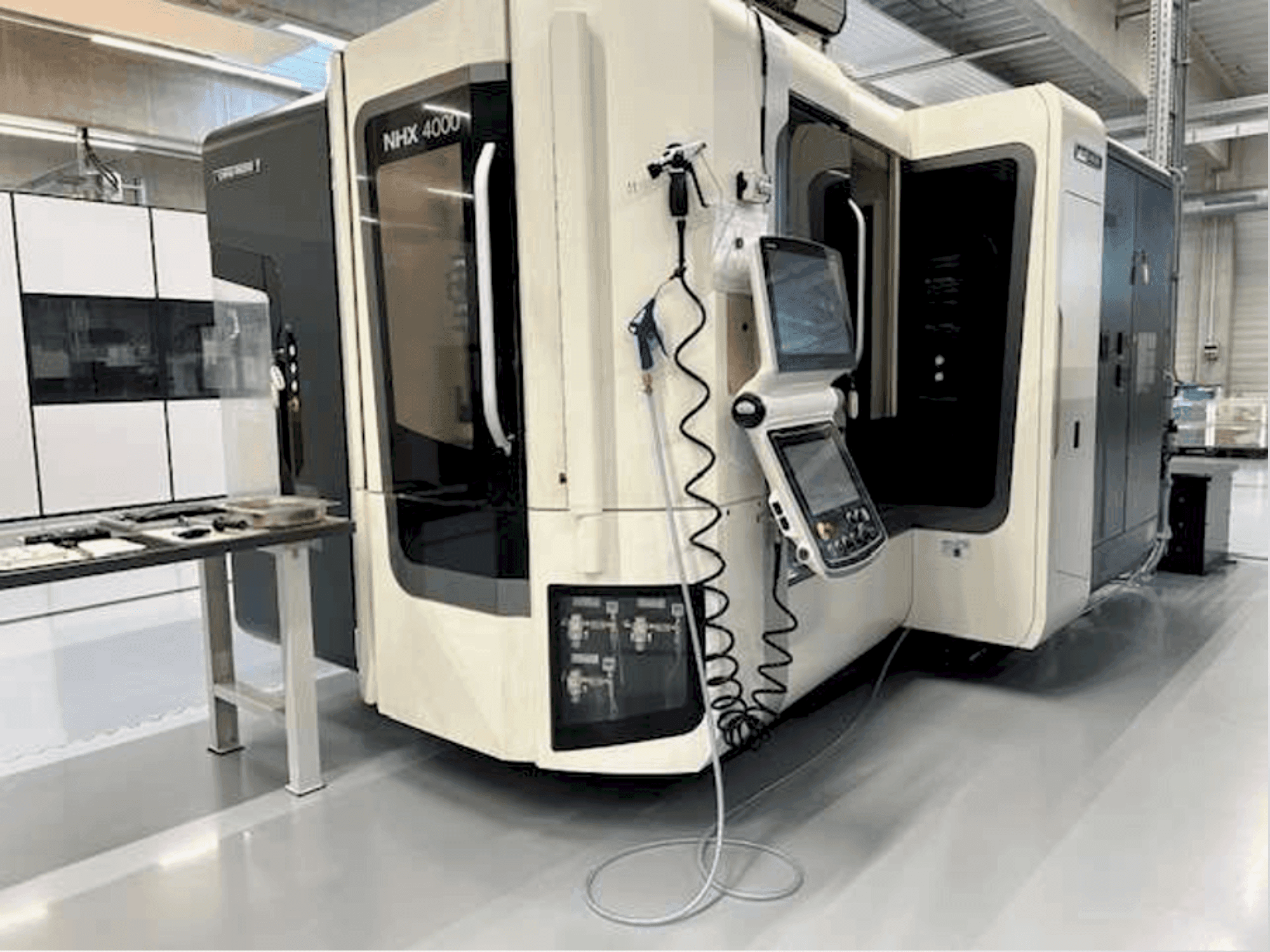 Vista frontale della macchina DMG MORI NHX 4000