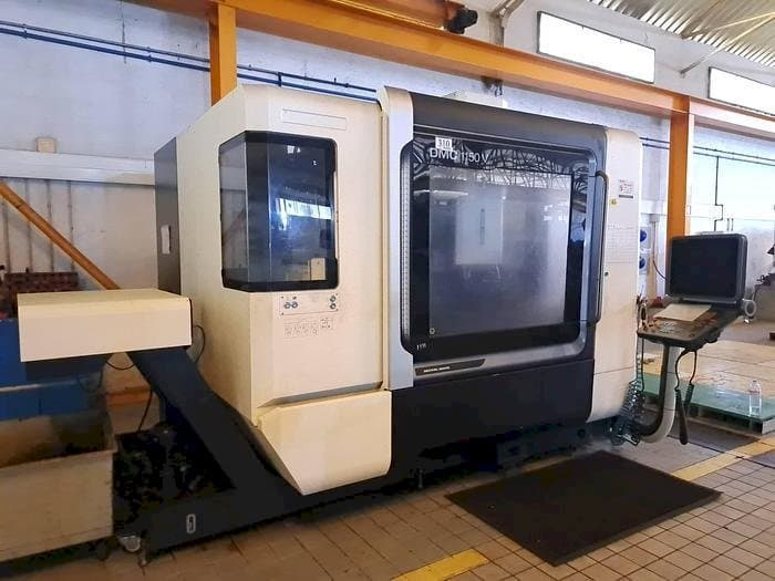 Vista frontale della macchina DMG MORI DMC 1150V