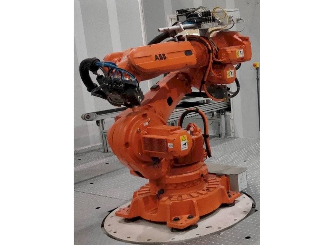 Vista frontale della macchina ABB IRB 6620-150/2.2