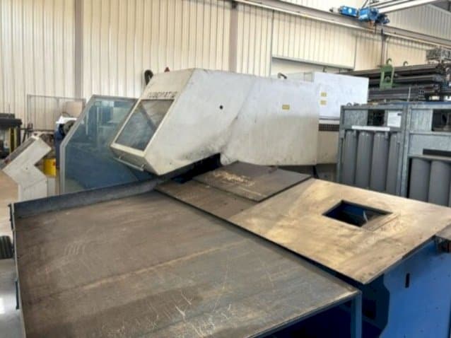 Vista frontale della macchina TRUMPF TRUMATIC TLF 2700TM