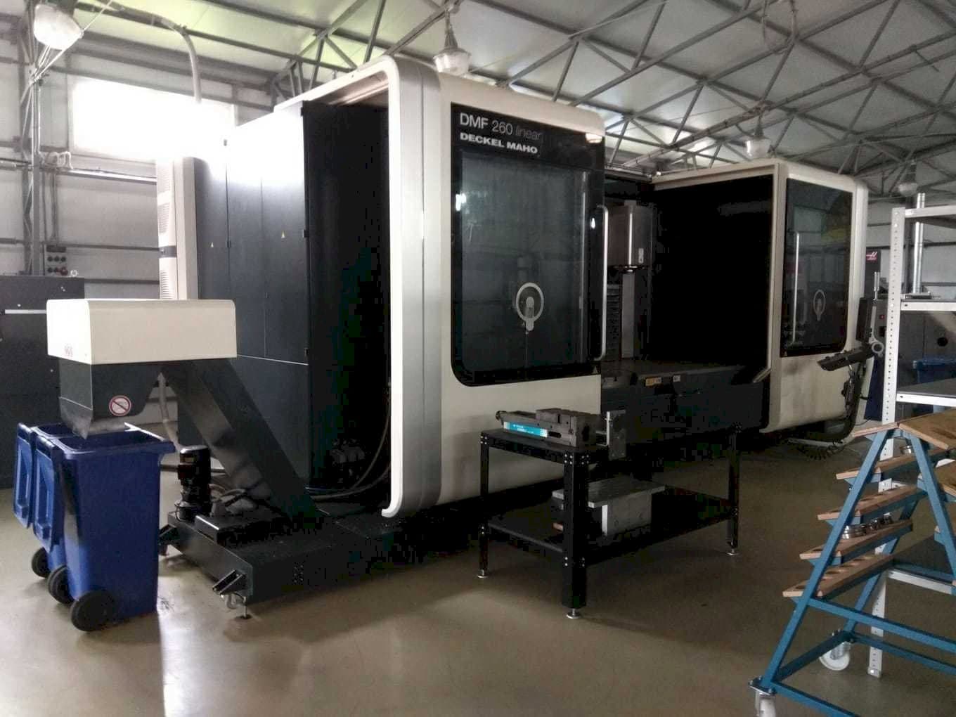 Vista frontale della macchina DECKEL MAHO DMF 260 linear