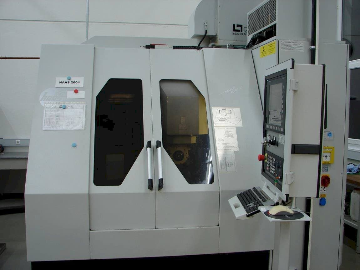 Vista frontale della macchina HAAS Multigrind AF