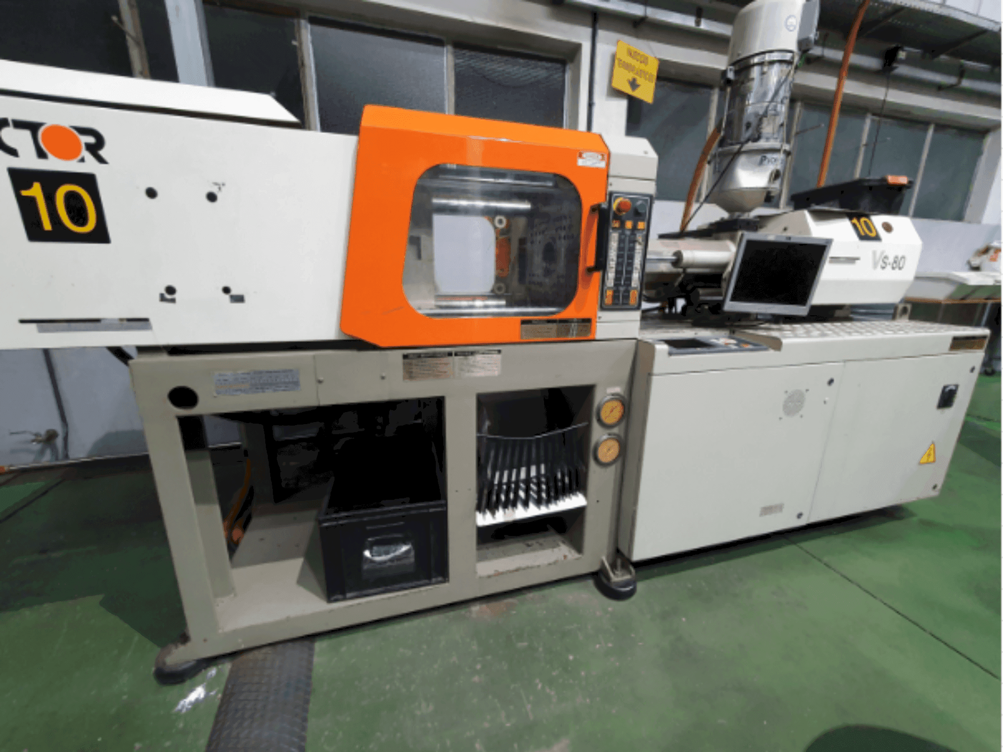 Vista frontale della macchina Victor VS80