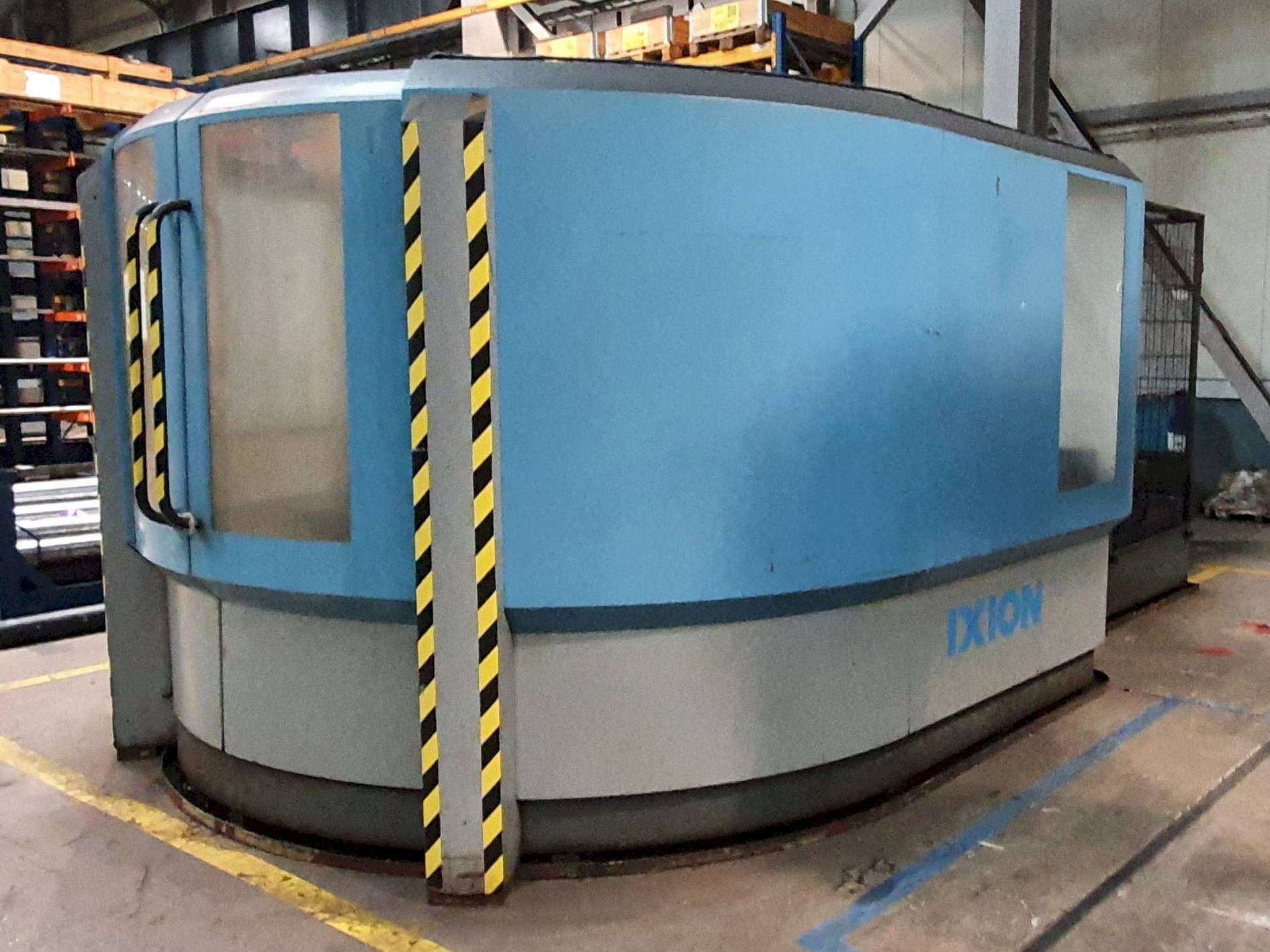 Vista frontale della macchina IXION TL1004