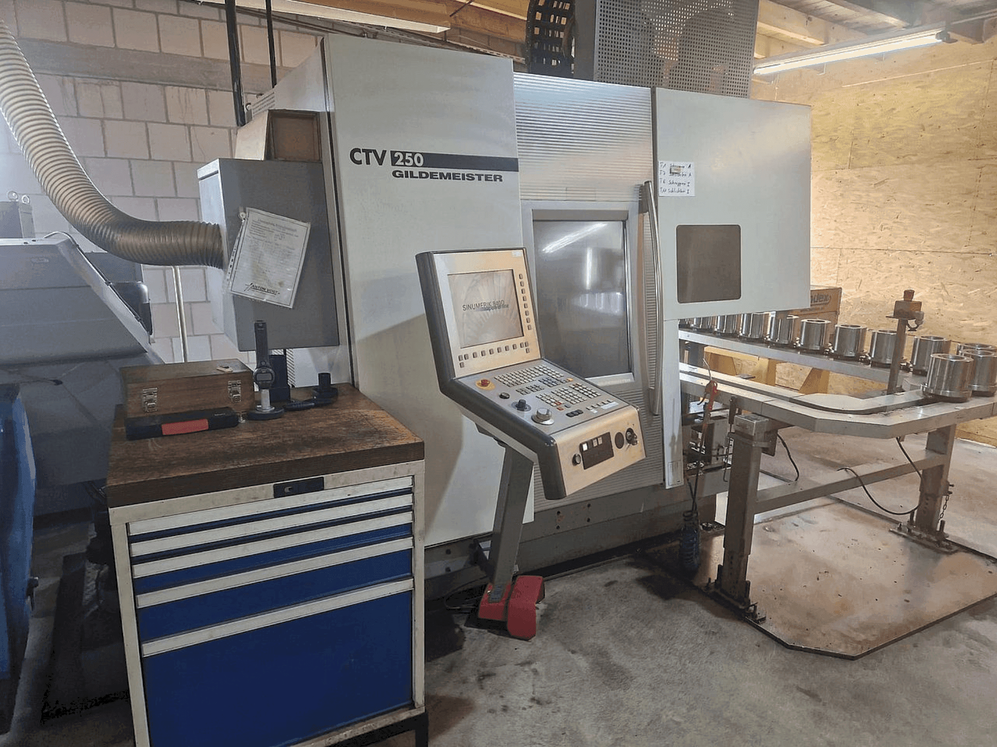 Vista frontale della macchina DMG GILDEMEISTER CTV 250