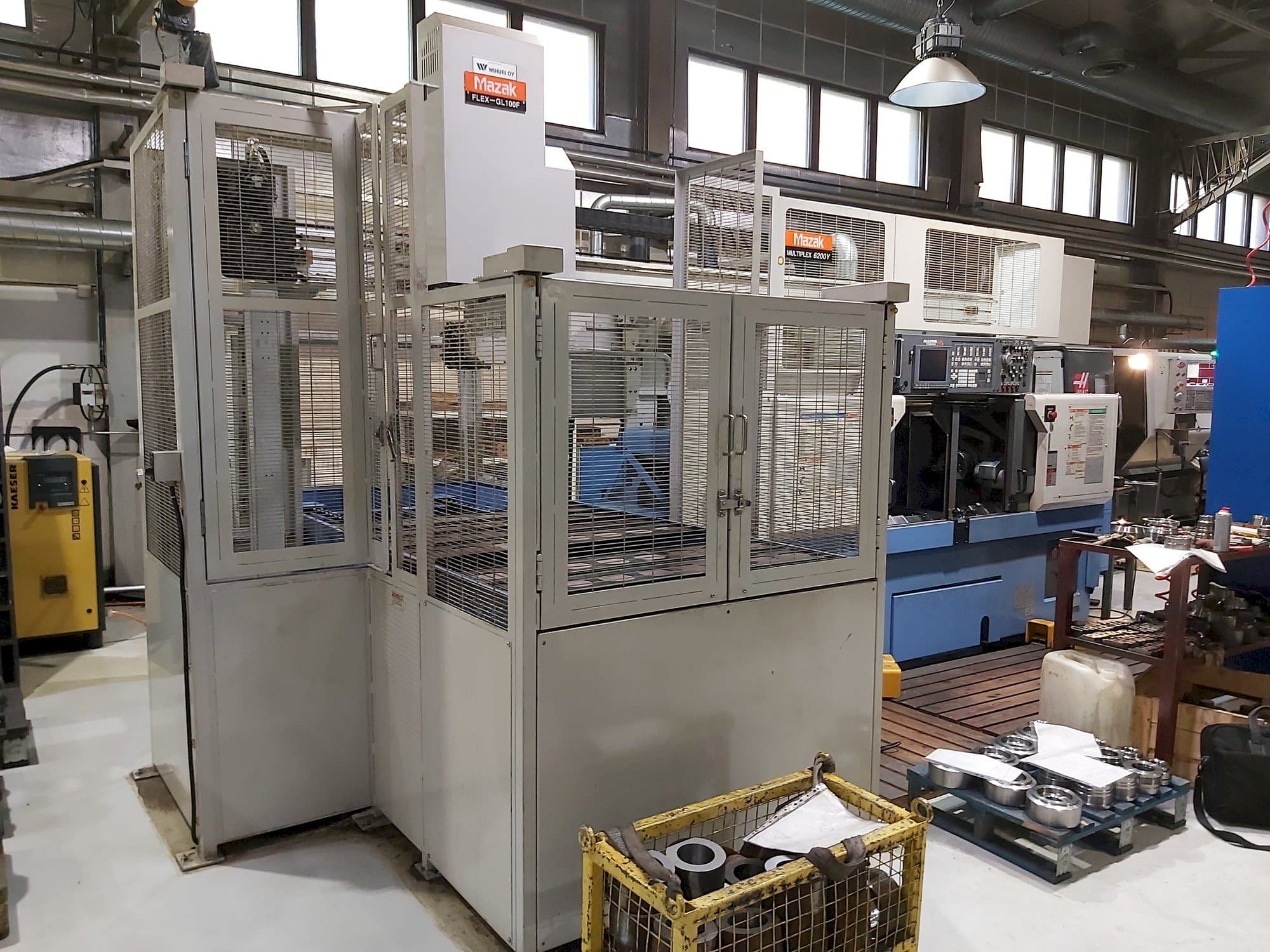 Vista frontale della macchina Mazak Multiplex 6200Y + Gantry robot