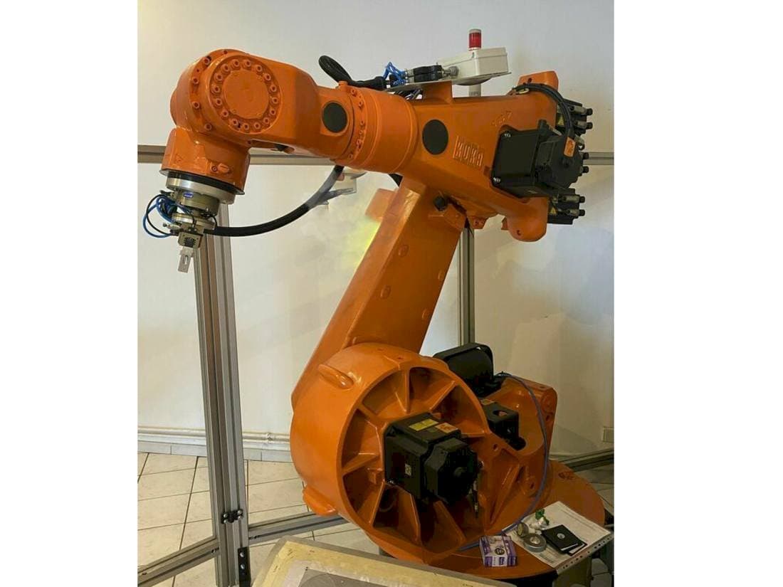 Vista frontale della macchina KUKA KR150L150SP/2