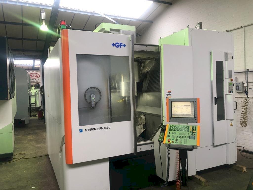 Vista frontale della macchina MIKRON HPM 800U