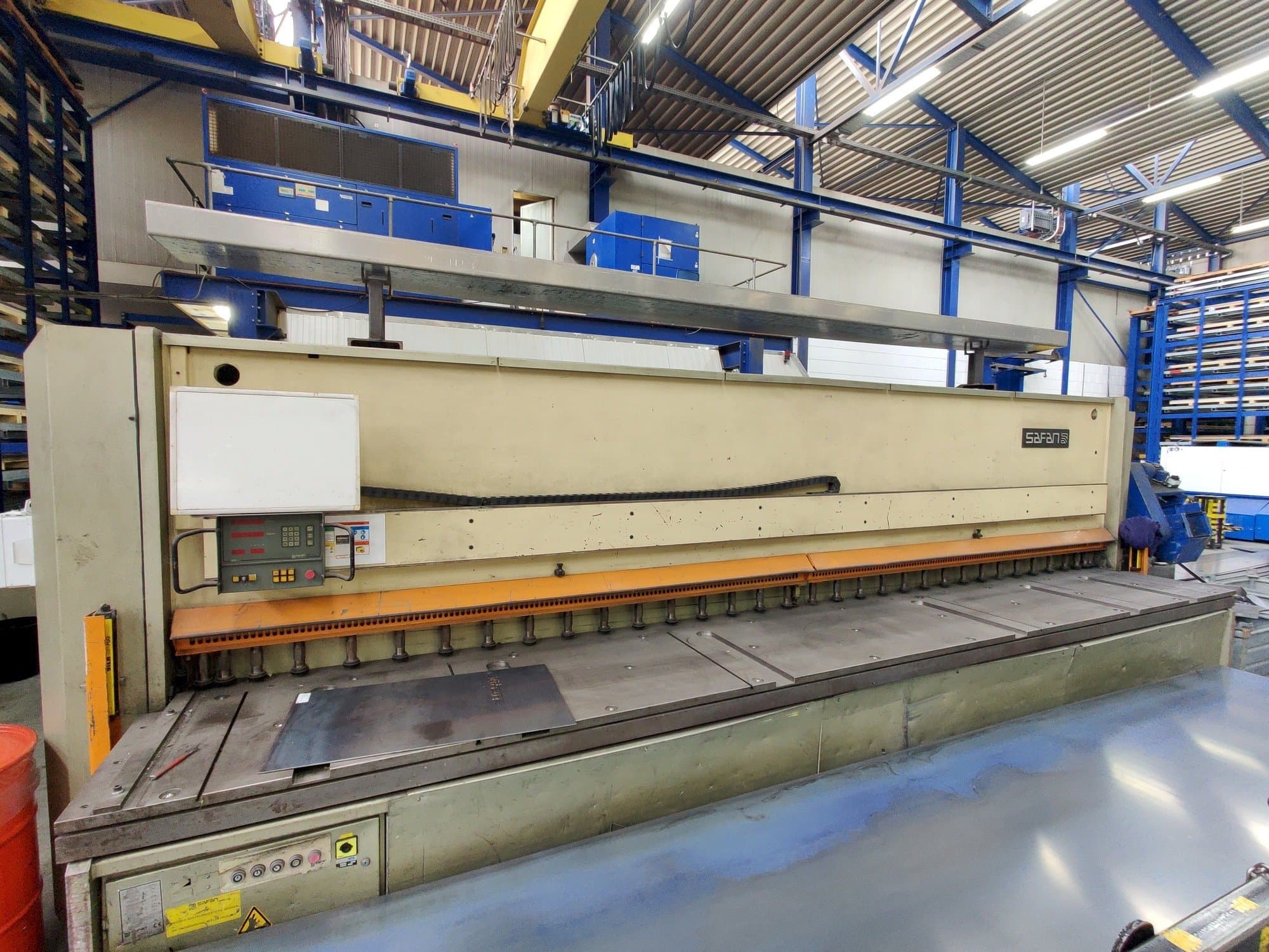 Vista frontale della macchina Safan HVR610-10