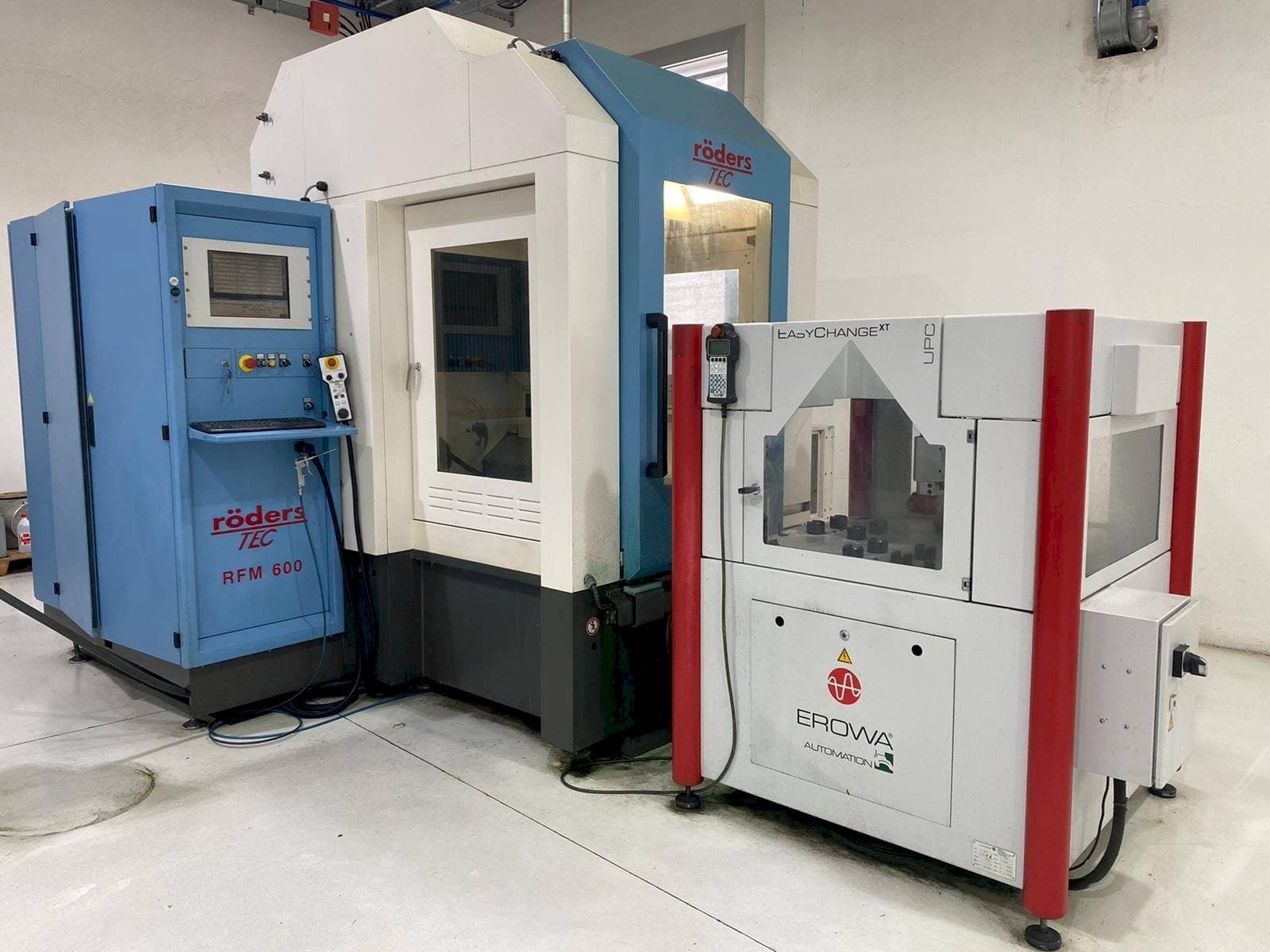 Vista frontale della macchina Roders RFM 600