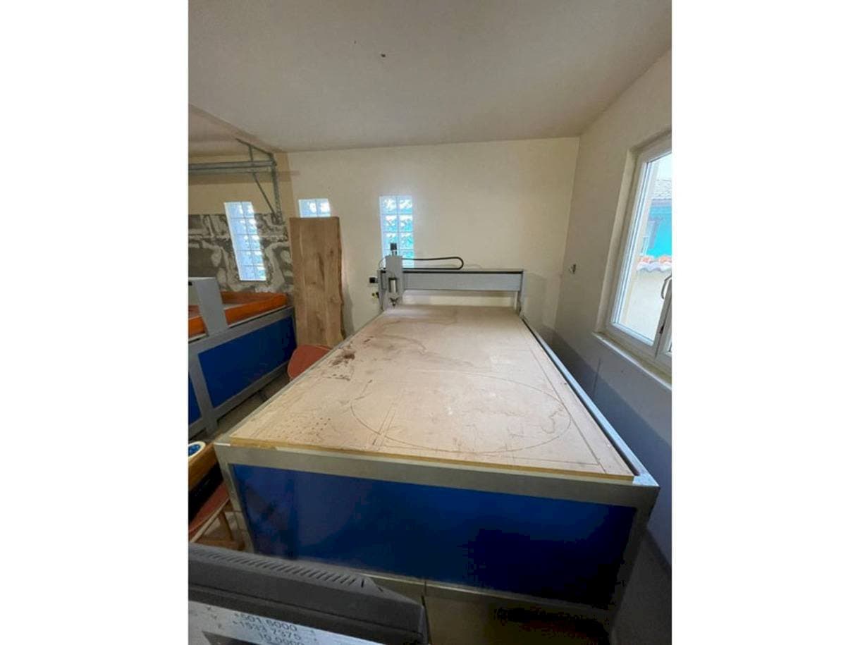 Vista frontale della macchina ALTMAN T2