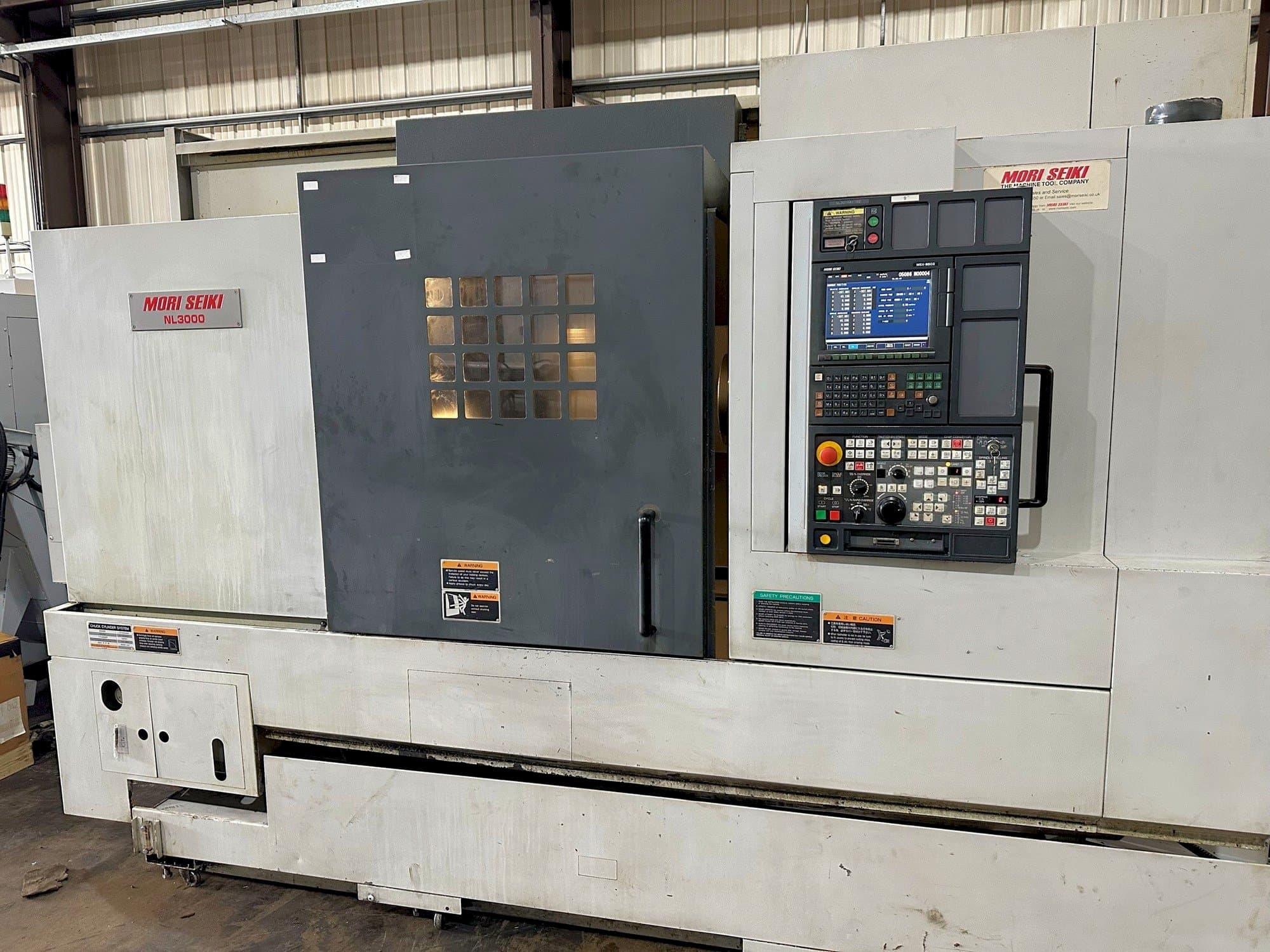 Vista frontale della macchina MORI SEIKI NL3000Y/700