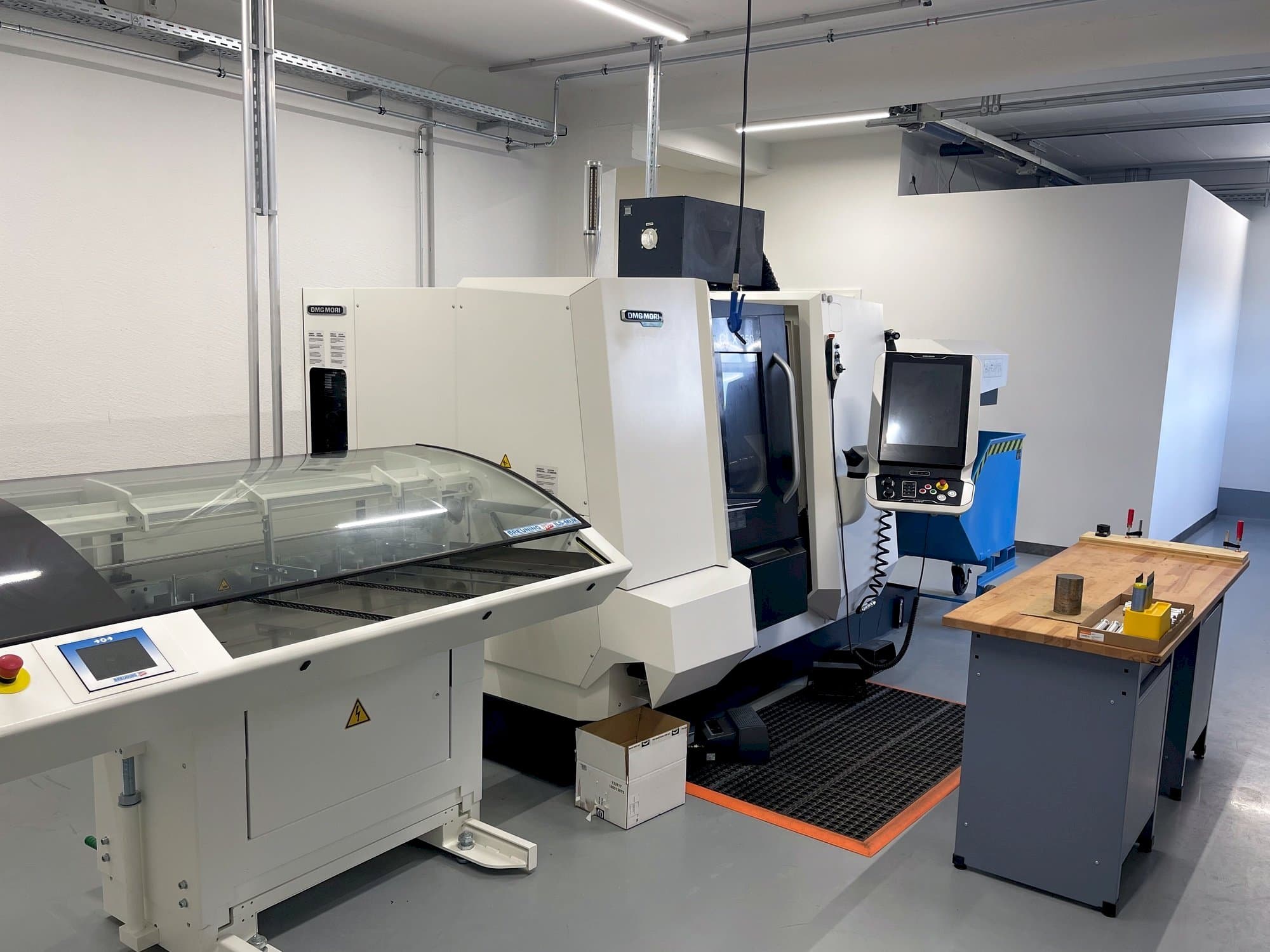 Vista frontale della macchina DMG Mori Seiki CLX 350 V6