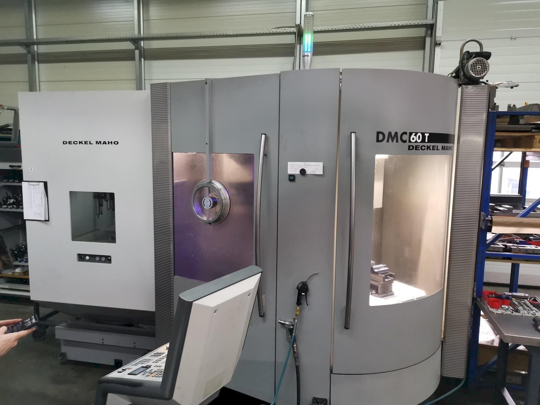 Vista frontale della macchina DECKEL MAHO DMC 60T