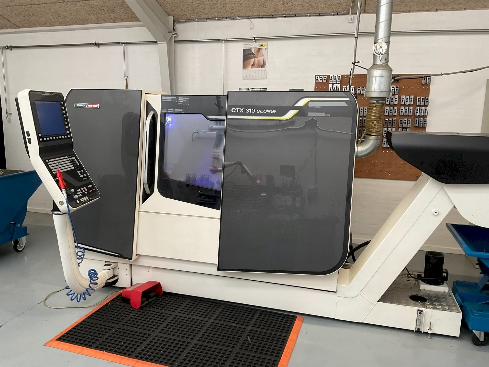 Vista frontale della macchina DMG MORI CTX 310 ecoline