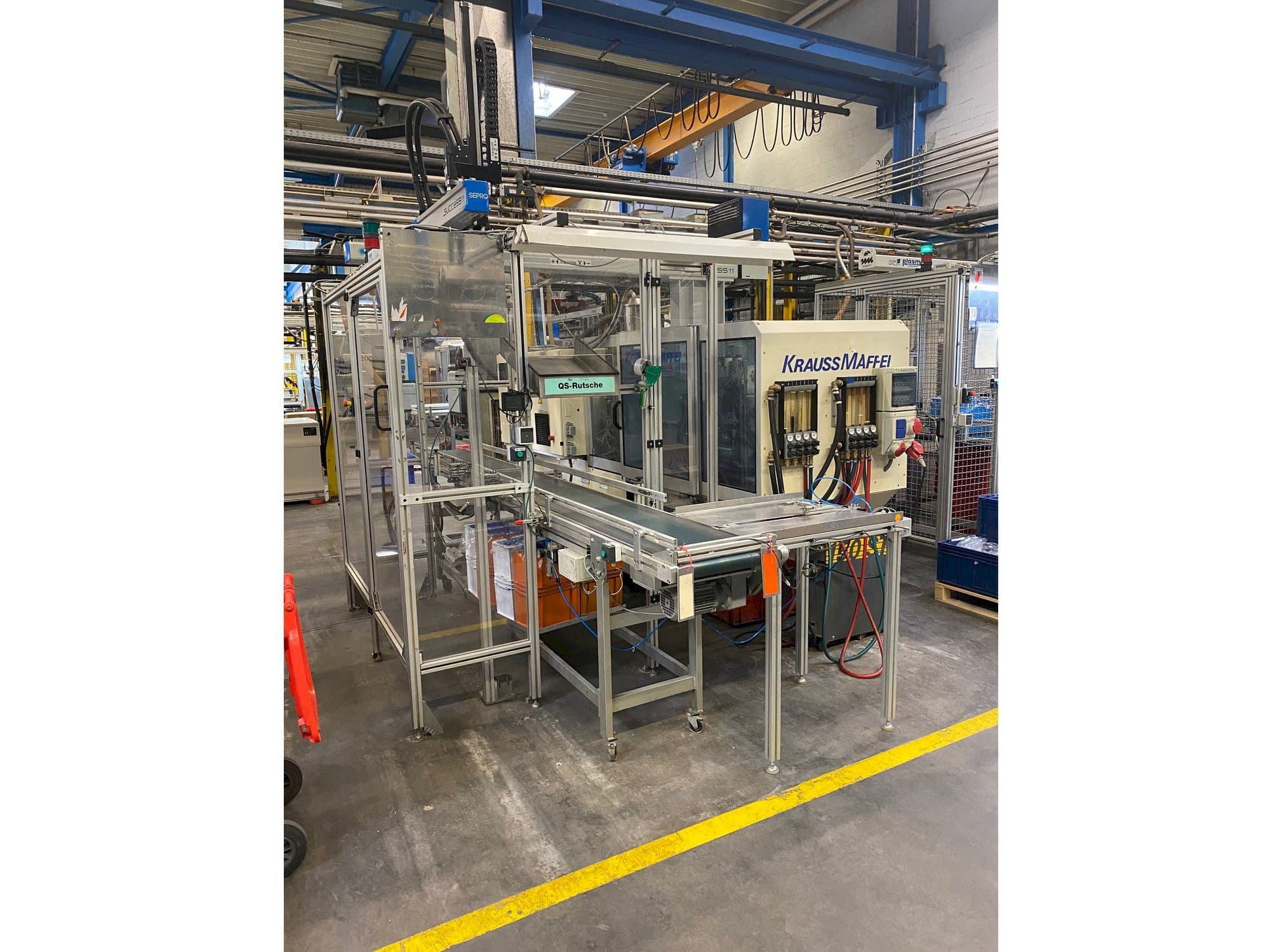 Vista frontale della macchina Krauss Maffei 80-390 C2