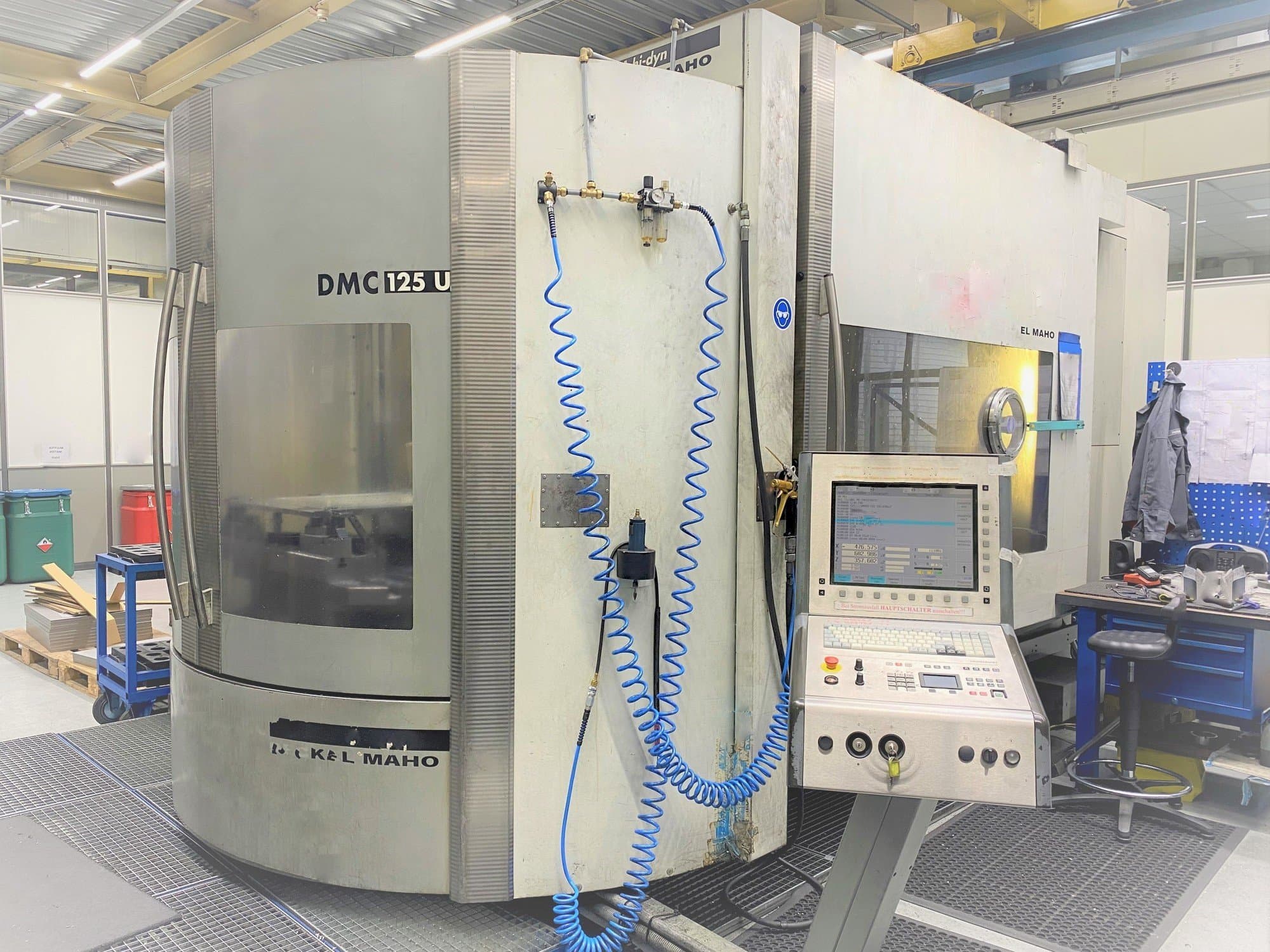 Vista frontale della macchina DECKEL MAHO DMC 125U hi-dyn