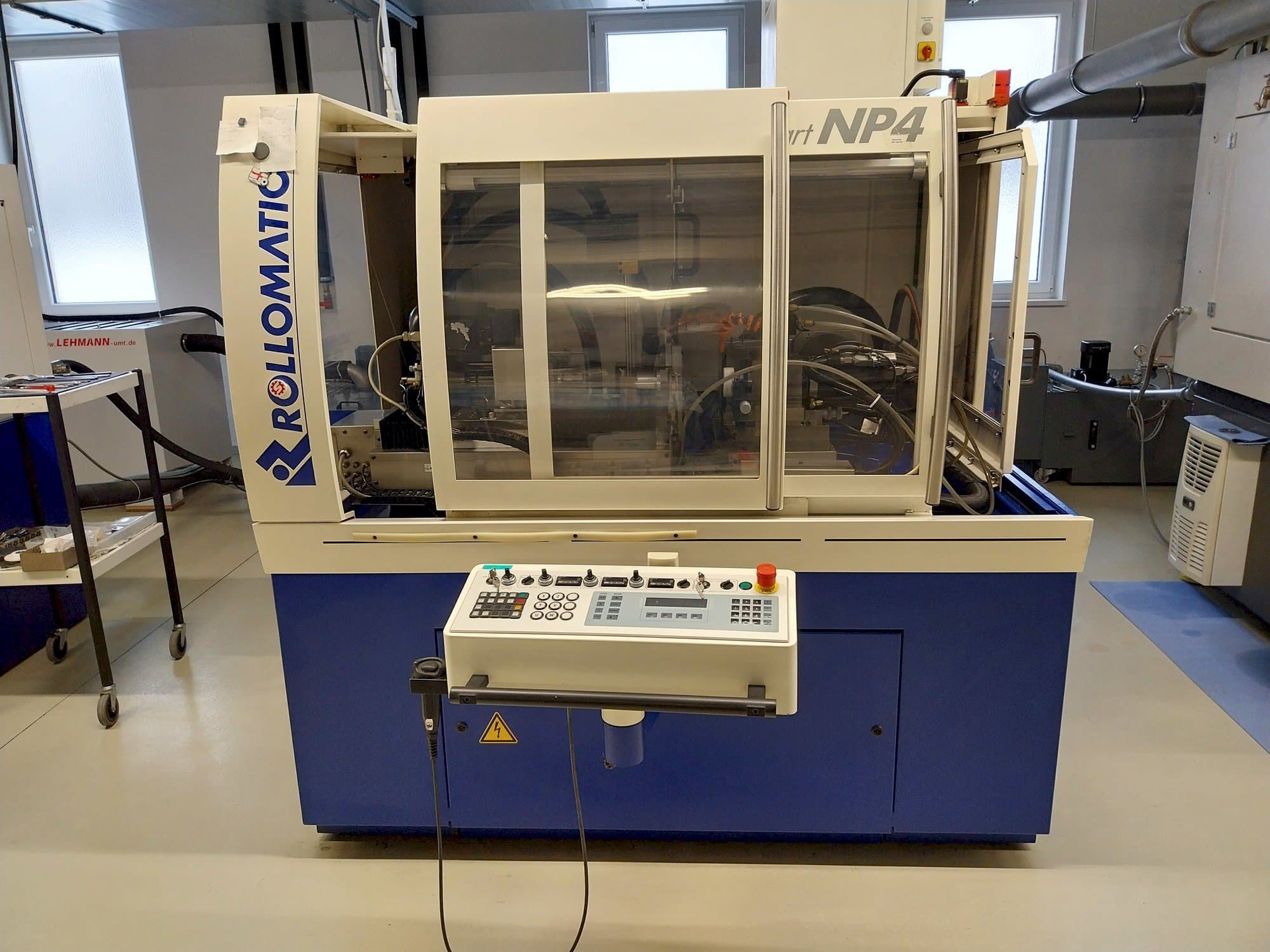 Vista frontale della macchina ROLLOMATIC NP4