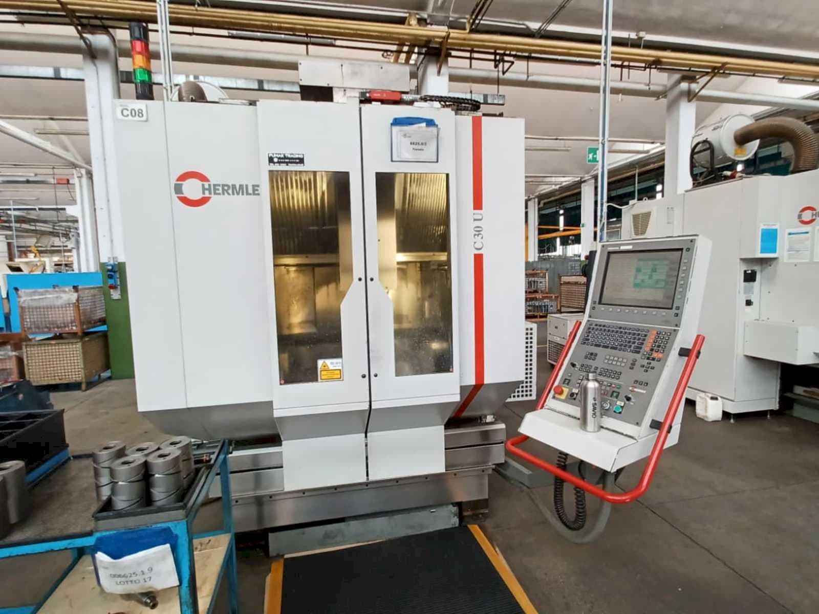 Vista frontale della macchina HERMLE C30U