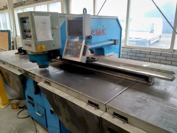 Vista frontale della macchina Euromac CX 1000/30