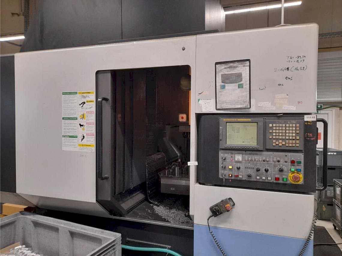 Vista frontale della macchina Doosan VC 500