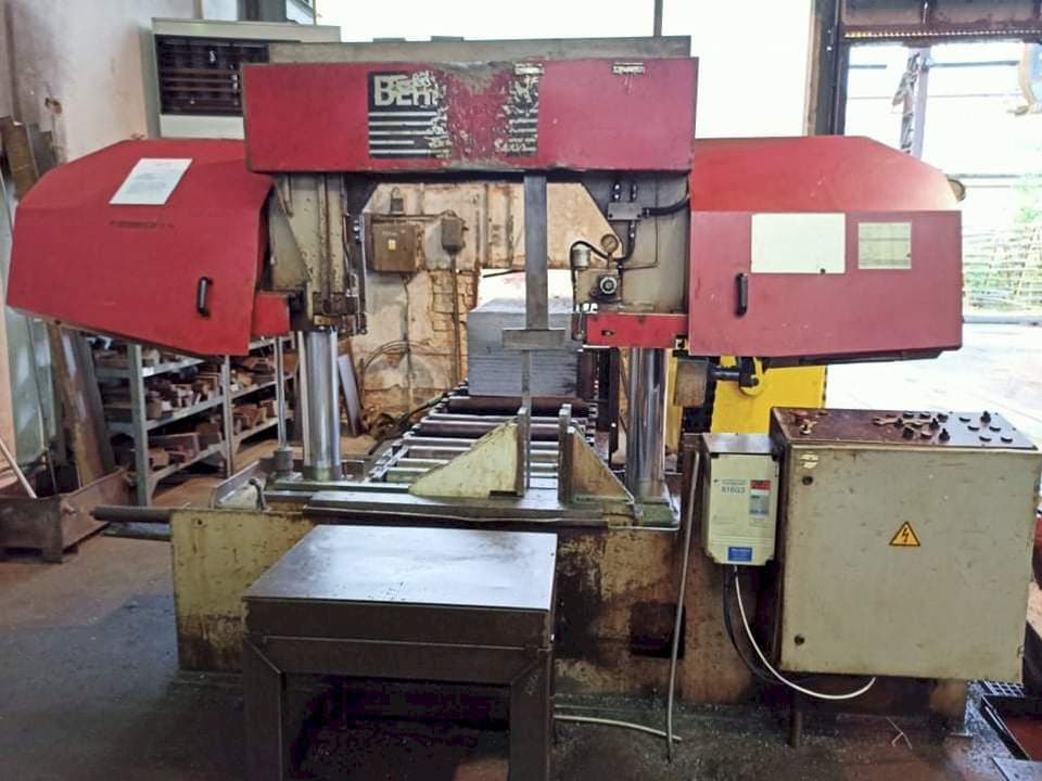 Vista frontale della macchina Behringer HBP 530