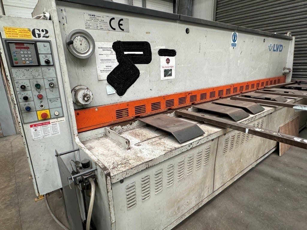 Vista frontale della macchina LVD HST-C 40/6