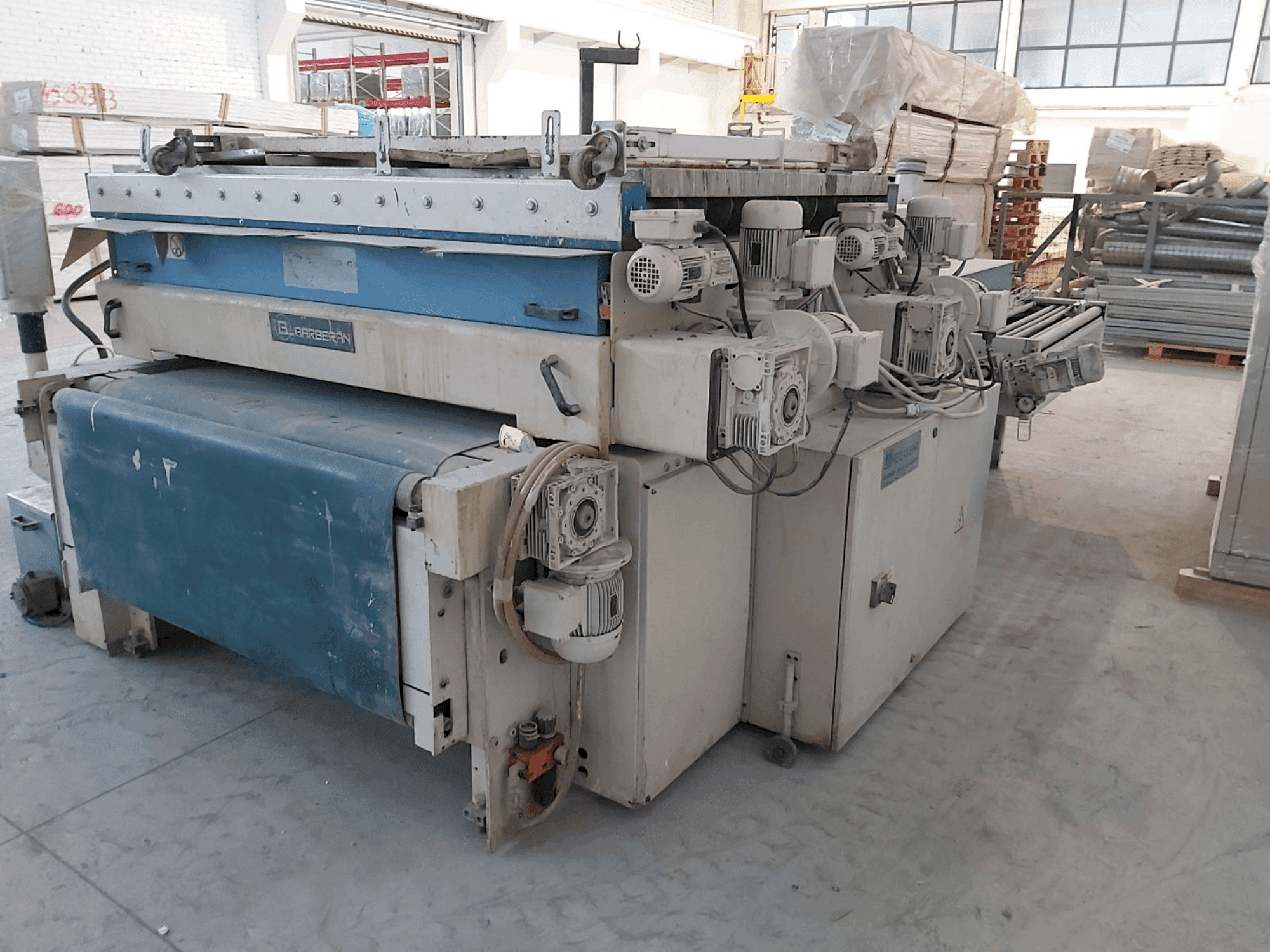 Vista frontale della macchina Barberan BRB2-1400-RR