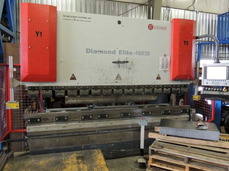 Vista frontale della macchina Mitsubishi Dener Diamond Elite 16030