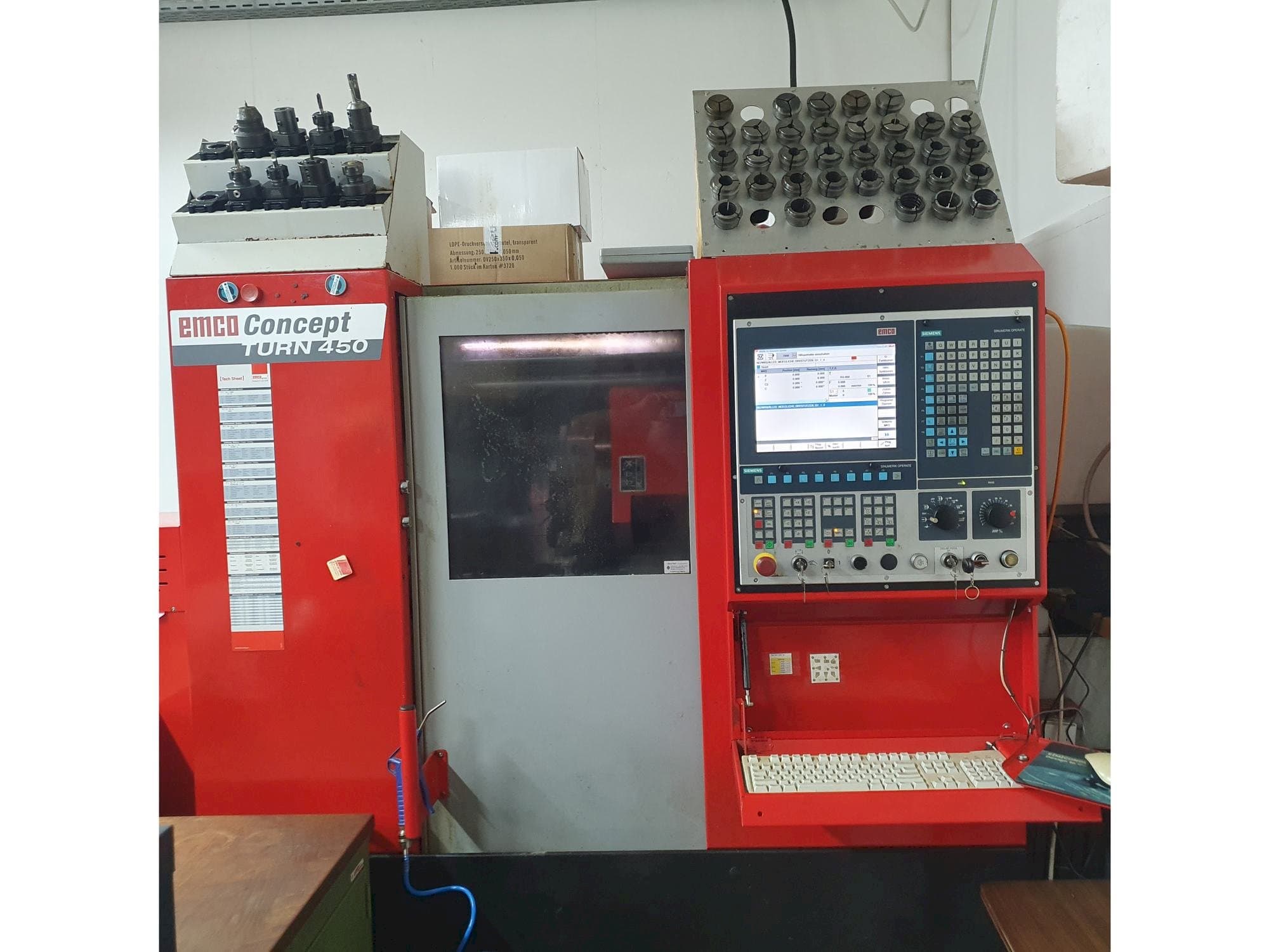 Vista frontale della macchina EMCO Concept 450