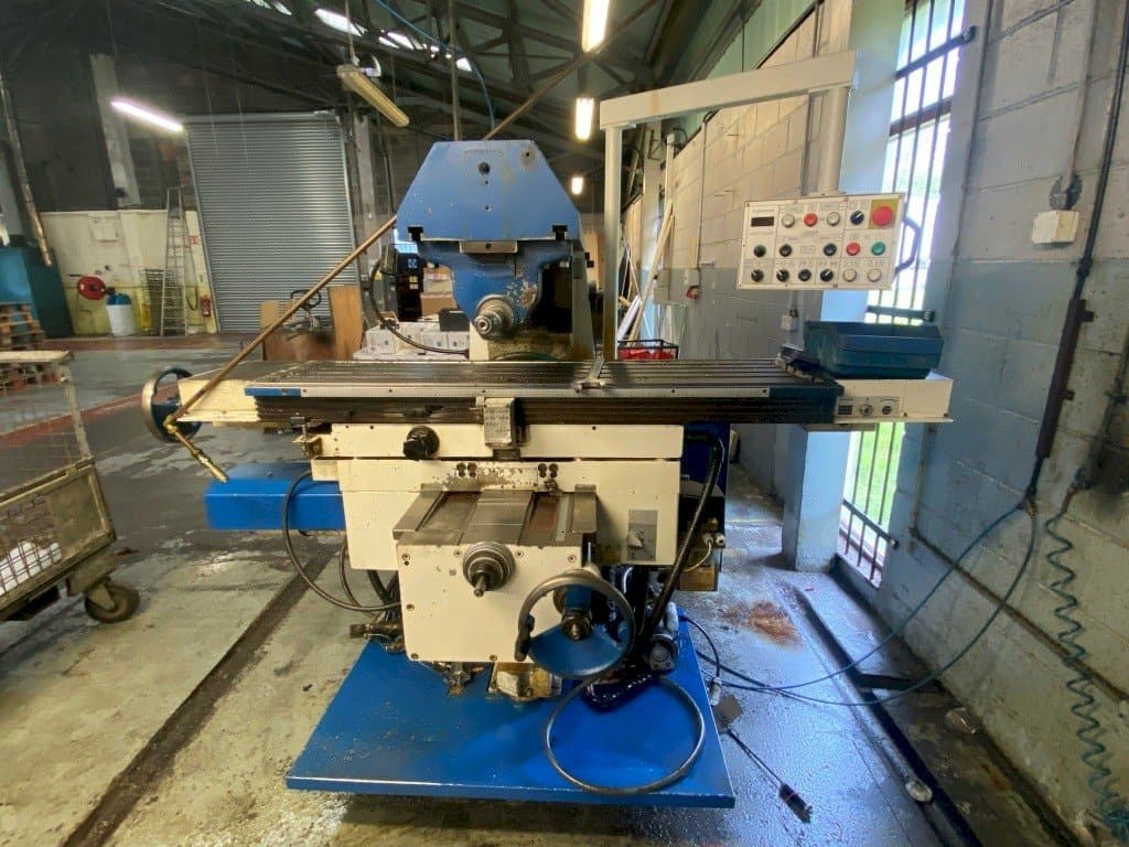 Vista frontale della macchina TOS Olomouc FGU 32