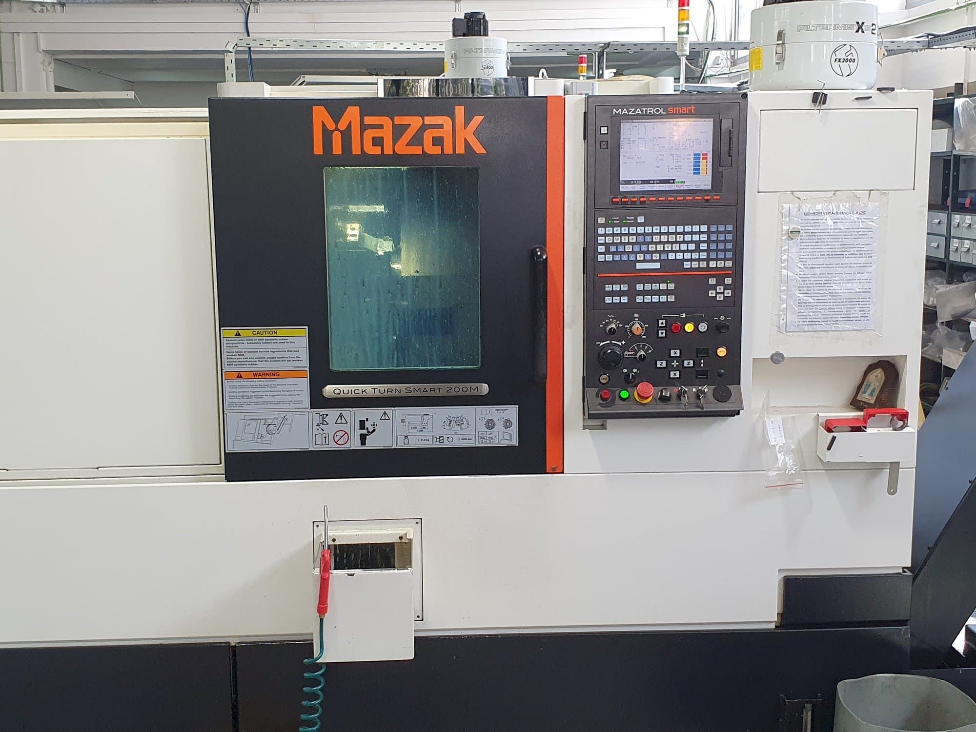 Vista frontale della macchina Mazak QTS200M