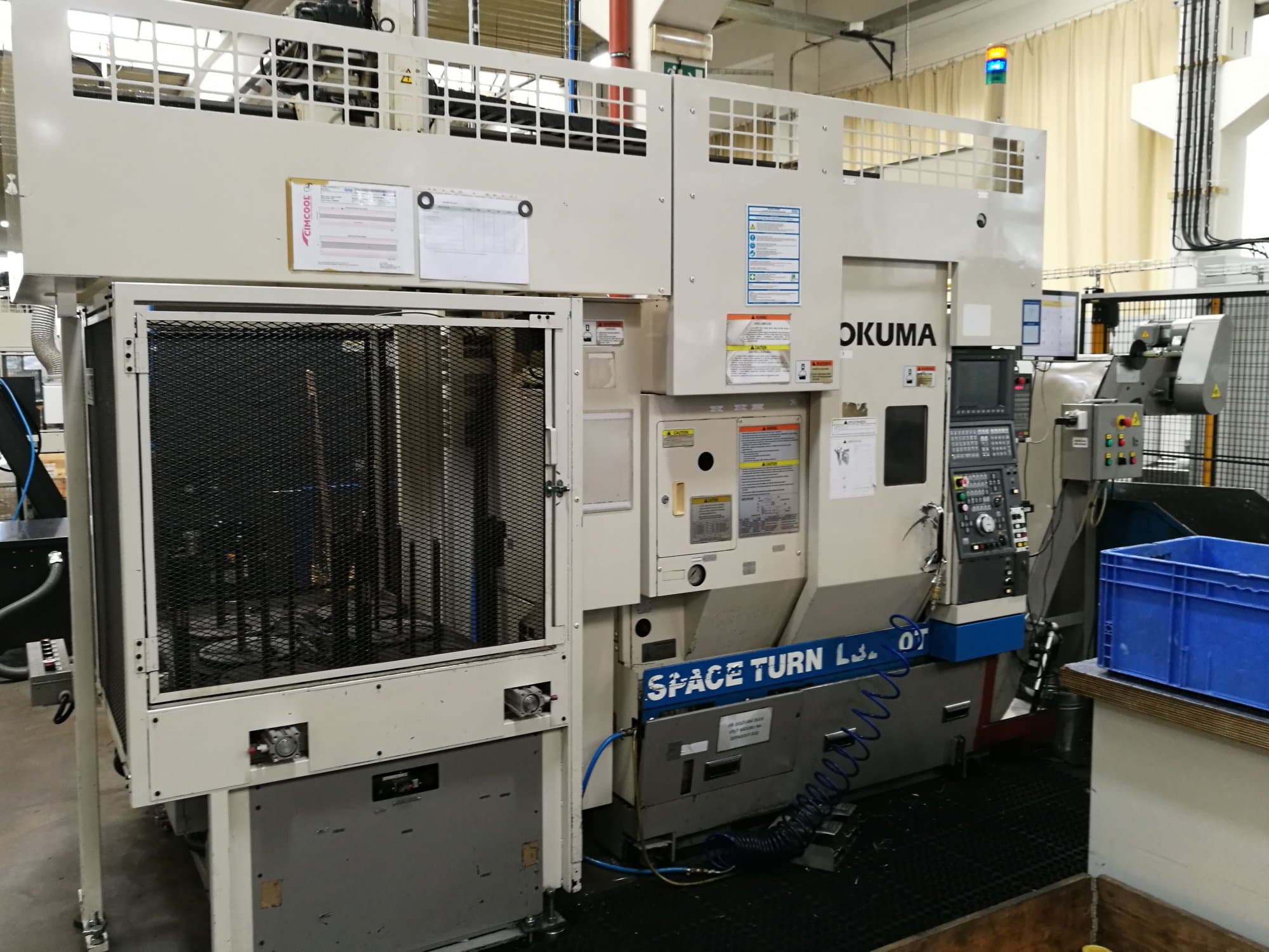Vista lato sinistro della macchina Okuma SPACE TURN LB250T