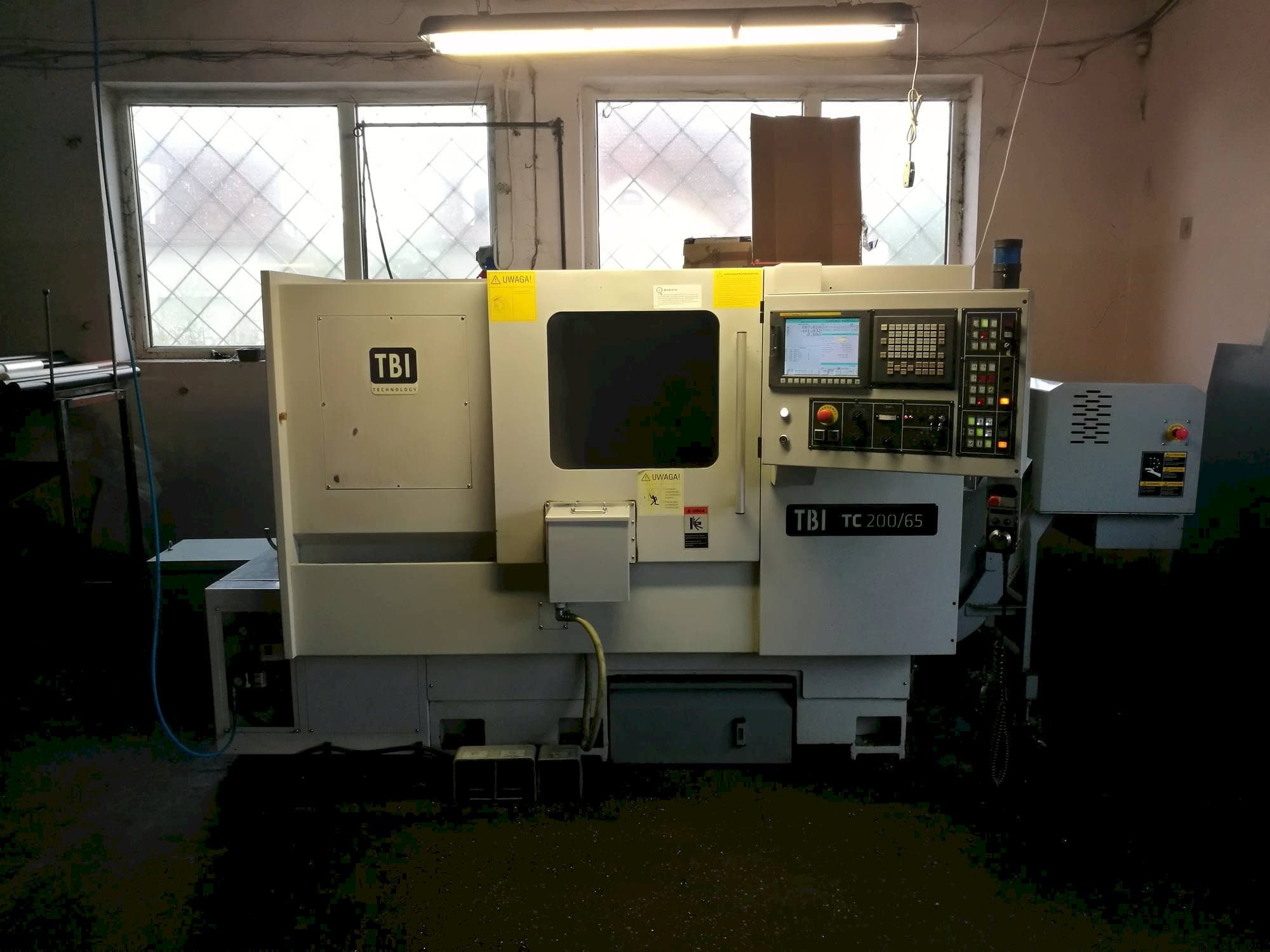 Vista frontale della macchina TBI TC 200-65MC