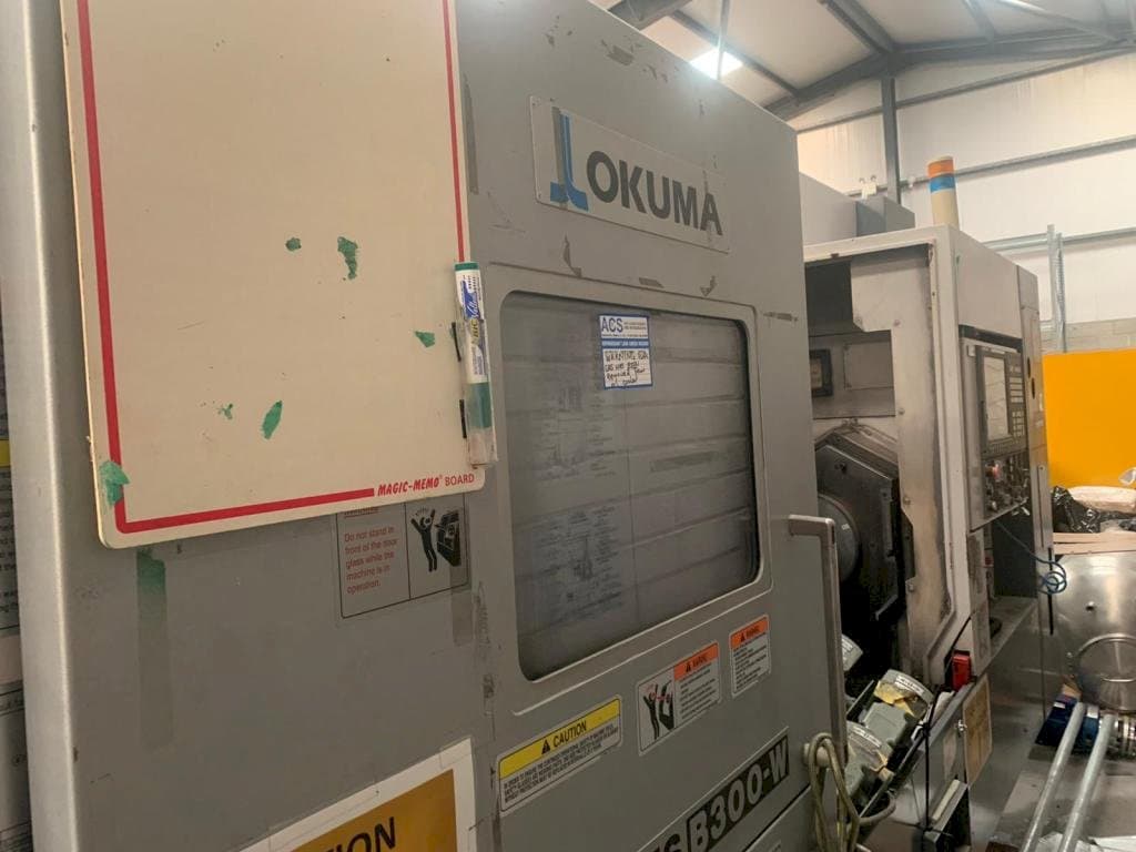 Vista frontale della macchina Okuma Multus B-300W
