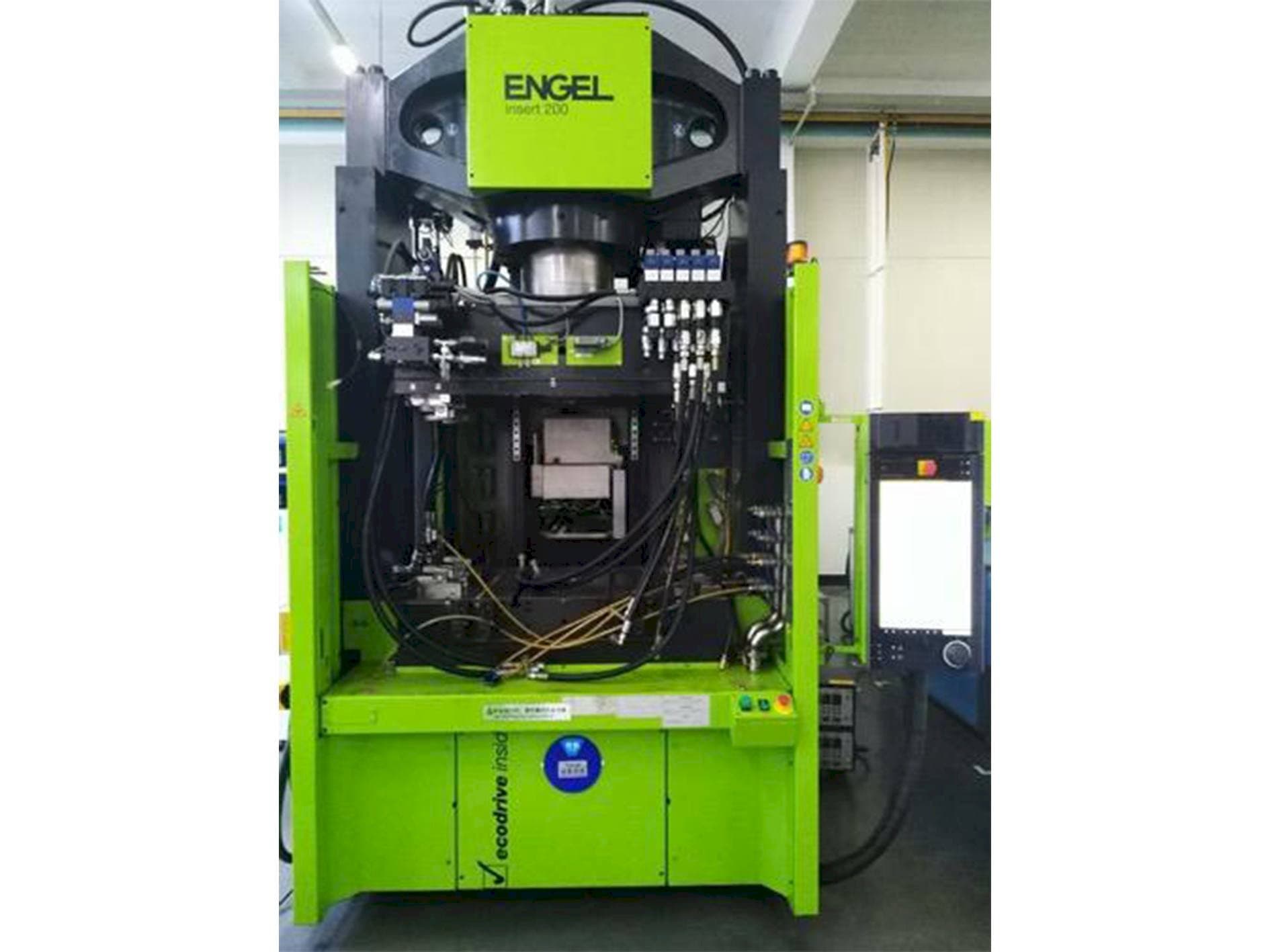 Vista frontale della macchina ENGEL insert 1350H / 200 with MuCell