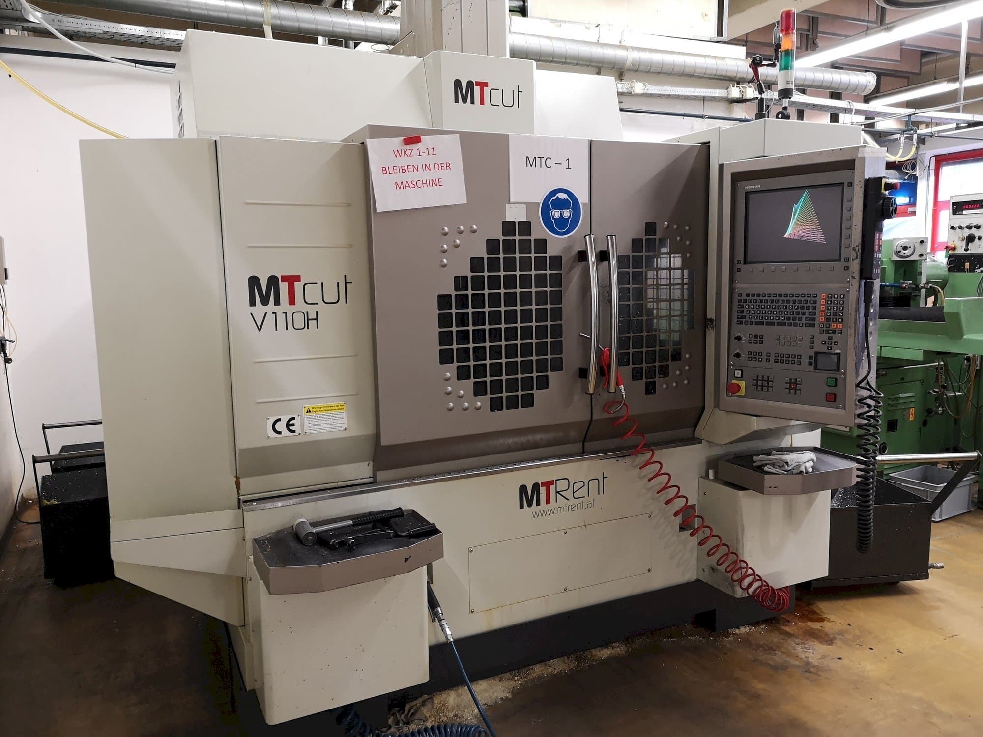 Vista frontale della macchina MT Cut V110H