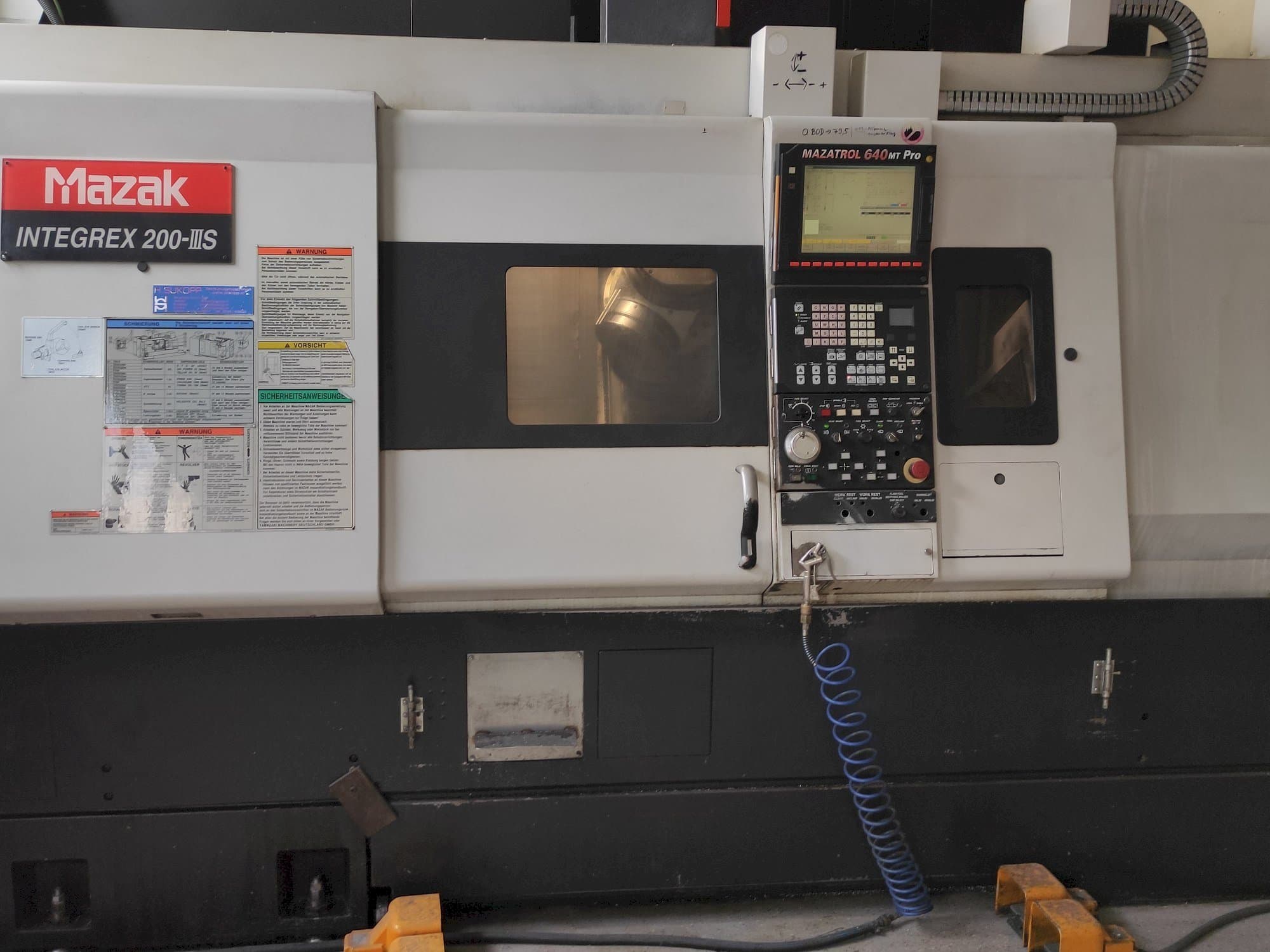 Vista frontale della macchina Mazak Integrex 200-III S